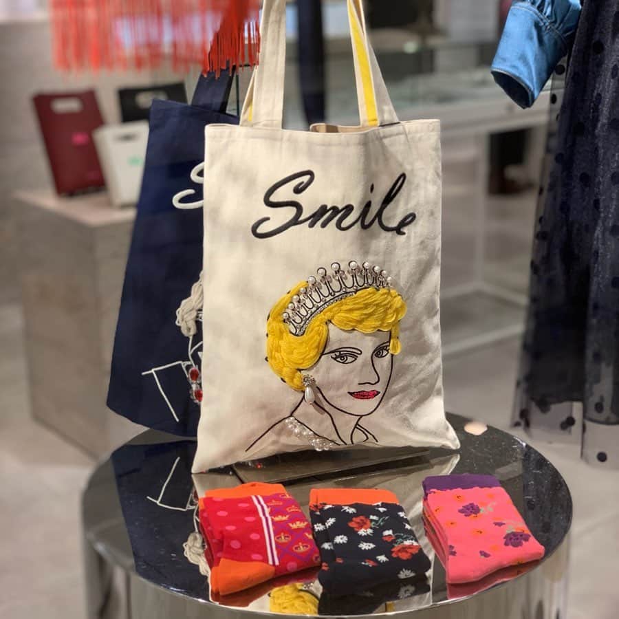 HANKYU.MODEさんのインスタグラム写真 - (HANKYU.MODEInstagram)「MUVEIL 2020 CRUISE COLLECTION At 3F 『D-LAB』 #Hankyu #HANKYUMODE #umedahankyu #阪急うめだ本店 #うめだ阪急 #阪急百貨店 #osaka #umeda #mode #dlab #muveil #ミュベール #cruisecollection #クルーズコレクション #princessd #princess #dess #bag #ドレス #バッグ #イギリス #英国 #女王 #プリンセス #オマージュ」12月18日 17時00分 - hankyumode