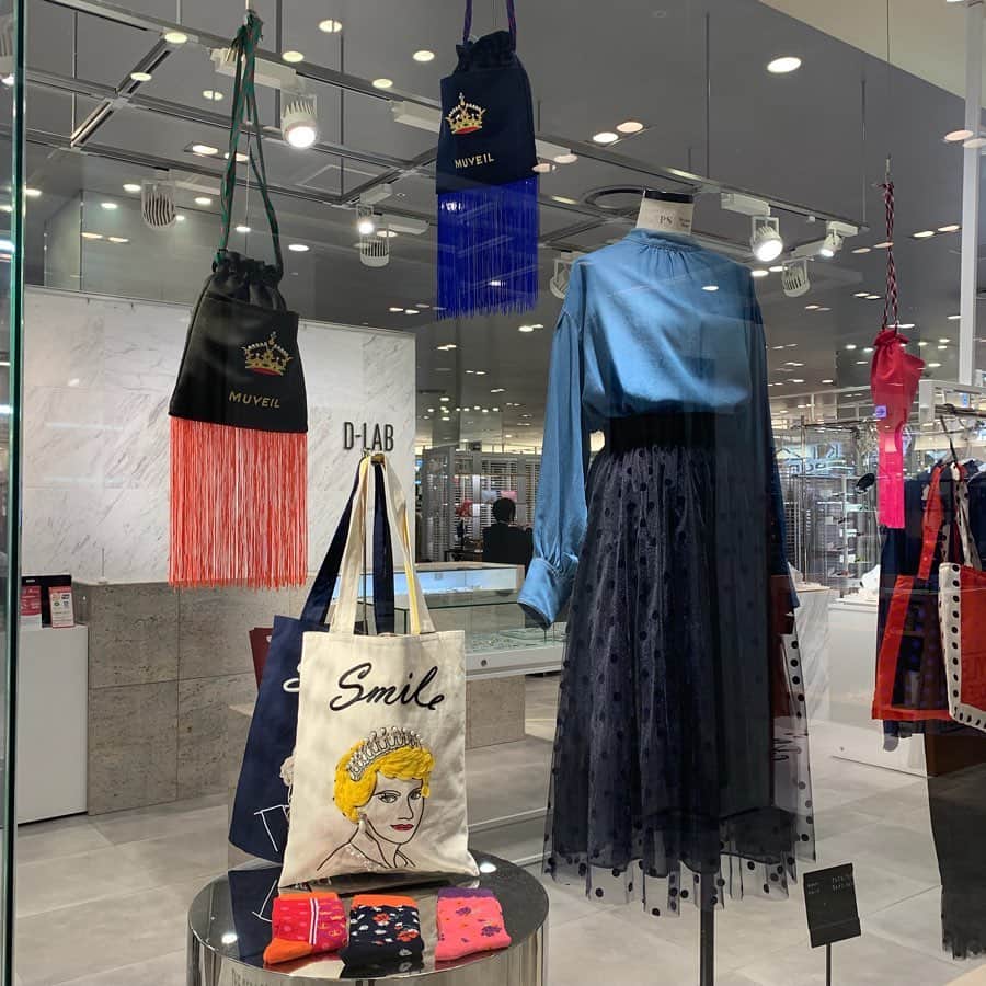 HANKYU.MODEさんのインスタグラム写真 - (HANKYU.MODEInstagram)「MUVEIL 2020 CRUISE COLLECTION At 3F 『D-LAB』 #Hankyu #HANKYUMODE #umedahankyu #阪急うめだ本店 #うめだ阪急 #阪急百貨店 #osaka #umeda #mode #dlab #muveil #ミュベール #cruisecollection #クルーズコレクション #princessd #princess #dess #bag #ドレス #バッグ #イギリス #英国 #女王 #プリンセス #オマージュ」12月18日 17時00分 - hankyumode