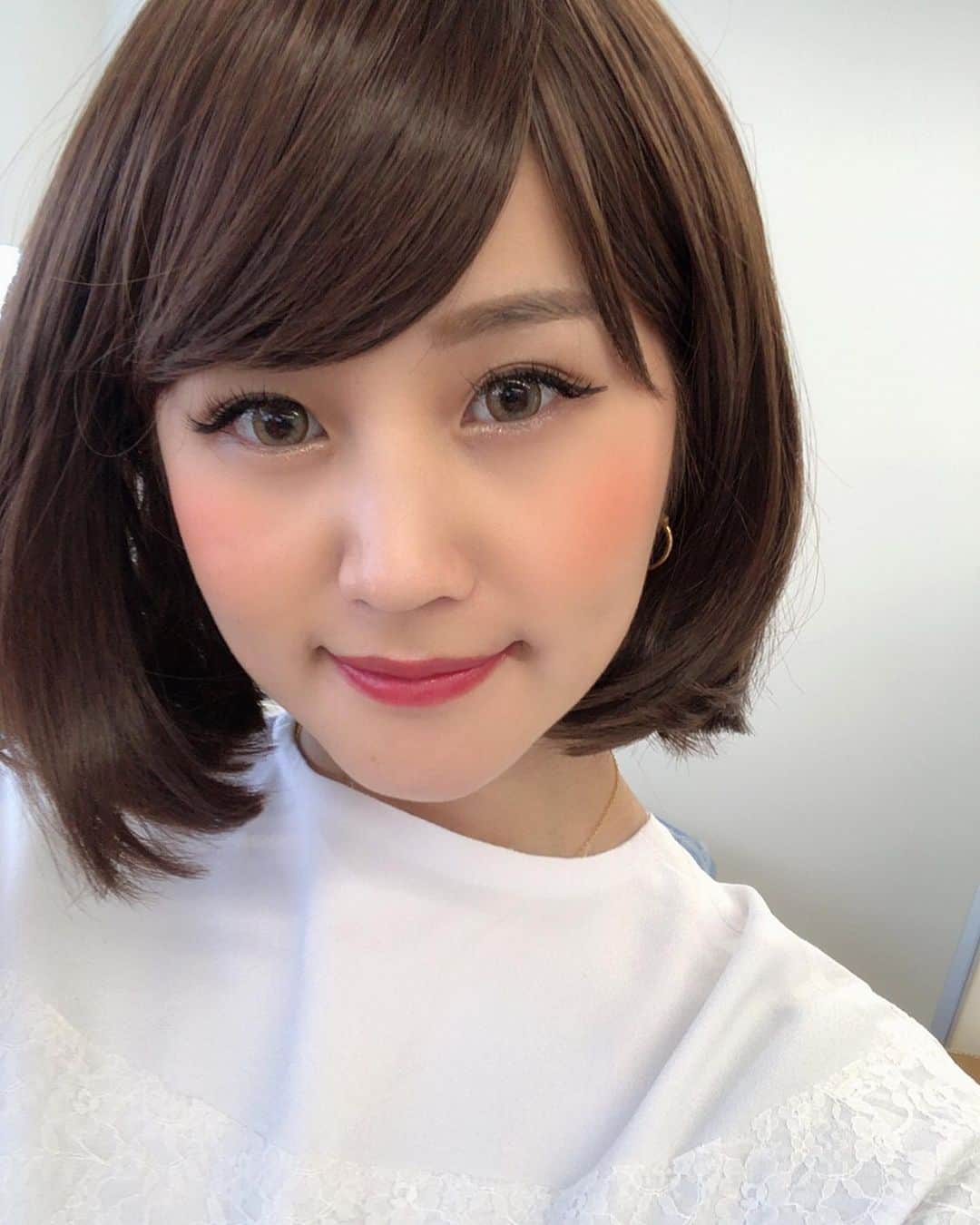 LORYのインスタグラム：「昨日の#ものまねグランプリ みんな見つけてくれて DMやストーリーありがとう🥺🙏❤️ りんごちゃんさんが圧倒的に反応多かったんだけど 実はウィッグかぶってホリさんの決勝ネタでも サポートさせて頂きました☺️ それでも発見してくれた方達すごいっ😂👩🏻 たのしかったーーー🤣💕💕」