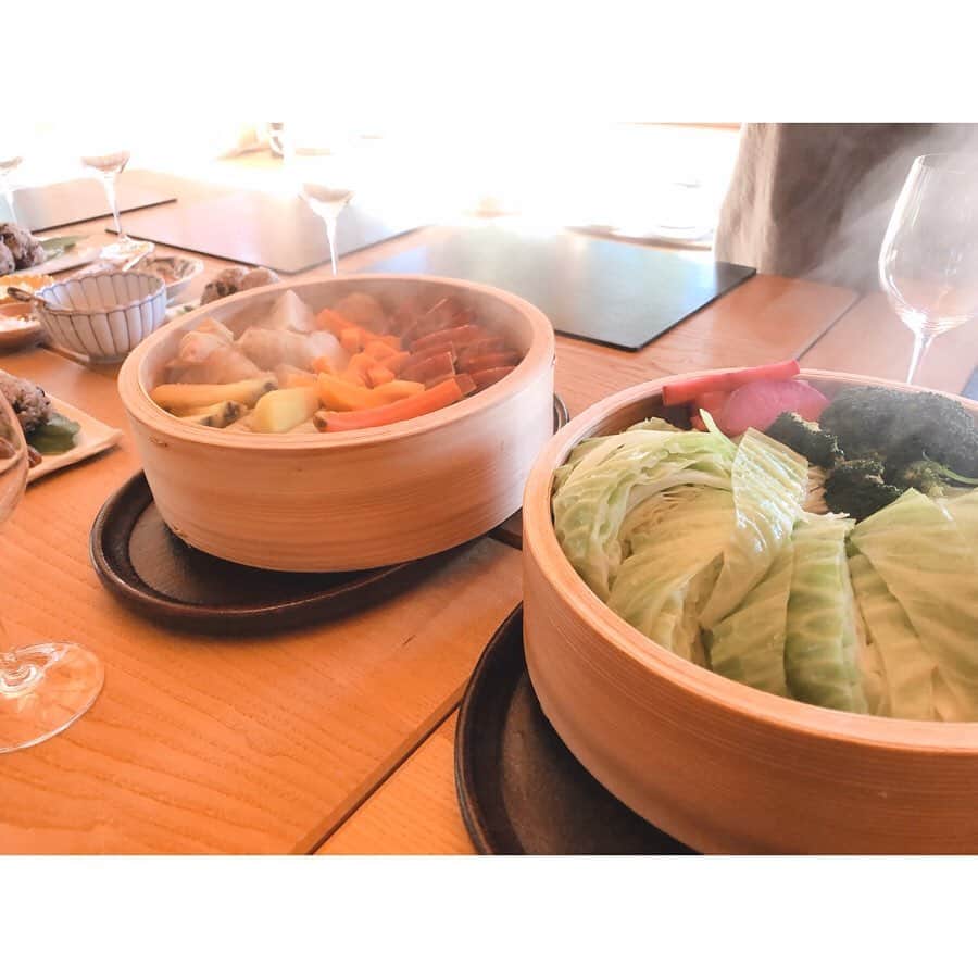 竹中友紀子のインスタグラム：「#薬膳料理  京都源鳳院にて 瞑想〜薬膳料理〜お茶のおもてなし というイベントに参加してまいりました。 田村愛さんの瞑想で心と向き合い、 薬膳料理家 青山有紀さんのお料理で身体と向き合い、 The Tea Campanyの茶師 田島庸喜さんのお茶で参加されたみなサマと語りあい、 ゆったりとしたときの流れの中で、自分を見つめ直す時間を過ごすことができました。 来年に向けての新たな一つの目標も明確に見えてきたし、実現に向けて1歩ずつ前に進んでいきたいと思います。」