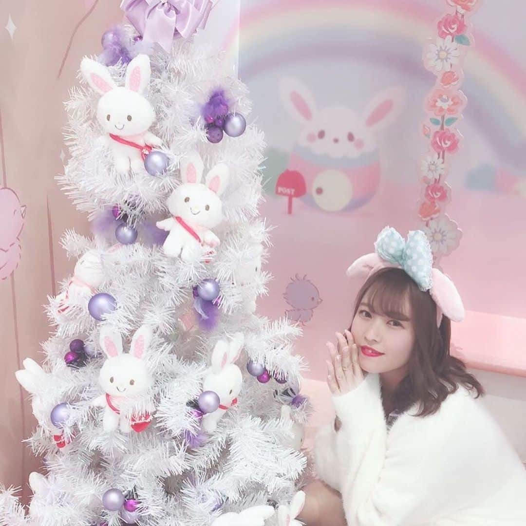 Sanrio Purolandさんのインスタグラム写真 - (Sanrio PurolandInstagram)「ツリーは何本あるのかな？❄️ クリスマス期間はパーク内のいたるところにクリスマスツリーが飾ってあります🎄  見つけたときはオーナメントに注目！！ そのスポットにちなんだキャラクターになってるんですよ☺️ ぜひ探してみてくださいね｡.໒꒱°*。 推しキャラクターのツリーを見つけたら、#ピューロジェニック をつけてシェアしてね！  Photo by @___cinnamell さん、@utatata_karin さん、@ibbon_milk さん ありがとうございました♡  #サンリオピューロランド #sanriopuroland #ピューロジェニック  #フォトスポット #クリスマスツリー #メリークリスマス#ぬい #ぬいぐるみ #ぬい撮り #クリスマス #ホワイトクリスマス #christmas #merrychristmas #ピューロランド #ピューロ #サンリオ #テーマパーク #お出かけスポット #インスタ探検隊 #おでかけ #映えスポット #フォトジェニック #東京旅行 #東京観光 #女子旅」12月18日 17時10分 - purolandjp