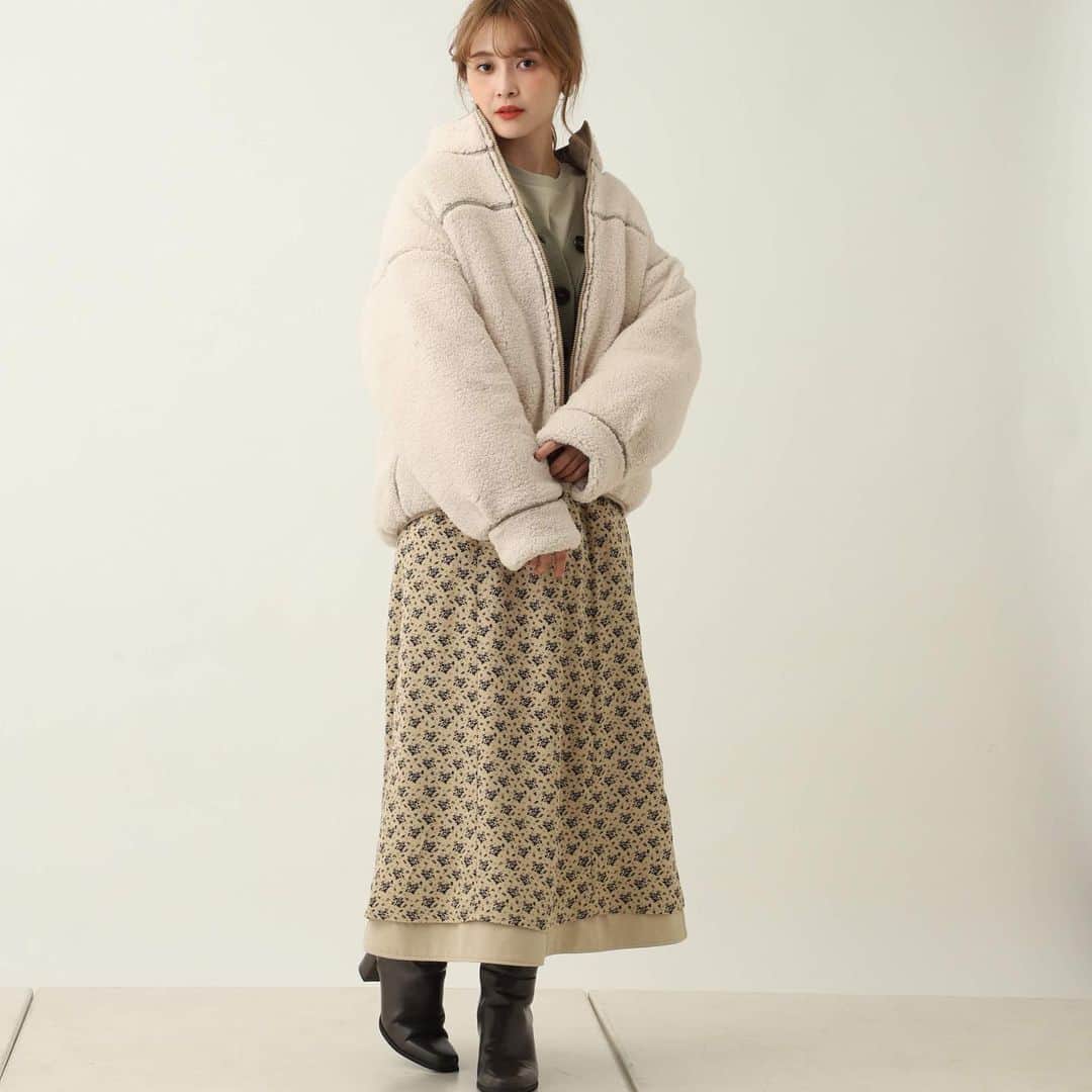 one after another NICECLAUPさんのインスタグラム写真 - (one after another NICECLAUPInstagram)「ㅤㅤㅤㅤㅤㅤㅤㅤㅤㅤㅤㅤㅤ﻿ ﻿ ㅤㅤㅤㅤㅤㅤㅤㅤㅤㅤㅤㅤㅤ﻿ 【12/18  19:30〜web販売スタート】﻿ 【今週店頭販売スタート♥︎】﻿ ㅤㅤㅤㅤㅤㅤㅤㅤㅤㅤㅤㅤㅤ﻿ ㅤㅤㅤㅤㅤㅤㅤㅤㅤㅤㅤㅤ﻿ #111240020 ﻿ リバーシブルボアブルゾン﻿ ¥6,900＋tax﻿ ㅤㅤㅤㅤㅤㅤㅤㅤㅤㅤㅤㅤㅤ﻿ キルティングとボアの﻿ リバーシブル使用可能な﻿ 使えて今年っぽいブルゾン🥀﻿ ﻿ ﻿ ﻿ ㅤㅤㅤㅤㅤㅤㅤㅤㅤㅤㅤㅤㅤ﻿ 詳しくは公式通販まで﻿ @niceclaup_official_ ﻿ @niceclaup_zozo ﻿ ㅤㅤㅤㅤㅤㅤㅤㅤㅤㅤㅤㅤㅤ﻿ ㅤㅤㅤㅤㅤㅤㅤㅤㅤㅤㅤㅤㅤ﻿ ㅤㅤㅤㅤㅤㅤㅤㅤㅤㅤㅤㅤㅤ﻿ #ブルゾン　#ボアブルゾン﻿ #リバーシブル　#リバーシブルブルゾン　﻿ #キルティング　﻿ #niceclaup #ナイスクラップ﻿ #アウター　#カジュアル　﻿」12月18日 17時23分 - niceclaup_official_