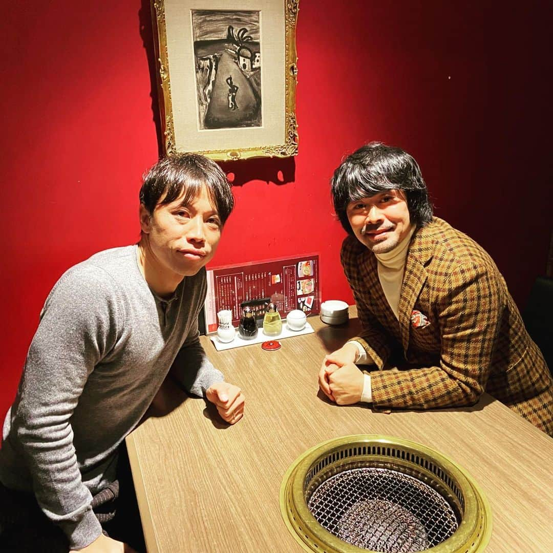 梁勇基のインスタグラム：「財さんとランチ^_^  #財前宣之 #zaizenfootballschool  #大同苑」