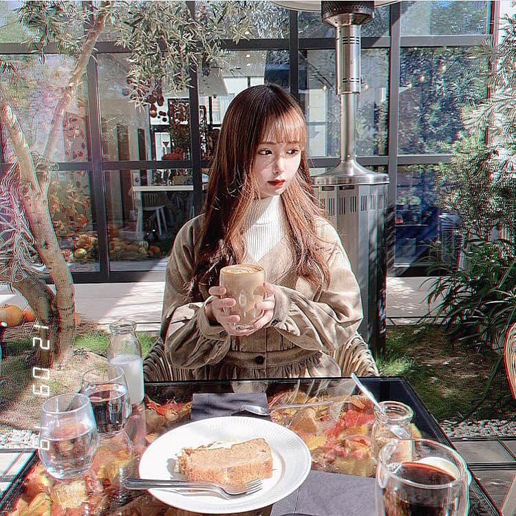 「SNOW」顔認識カメラアプリのグルメインスタ