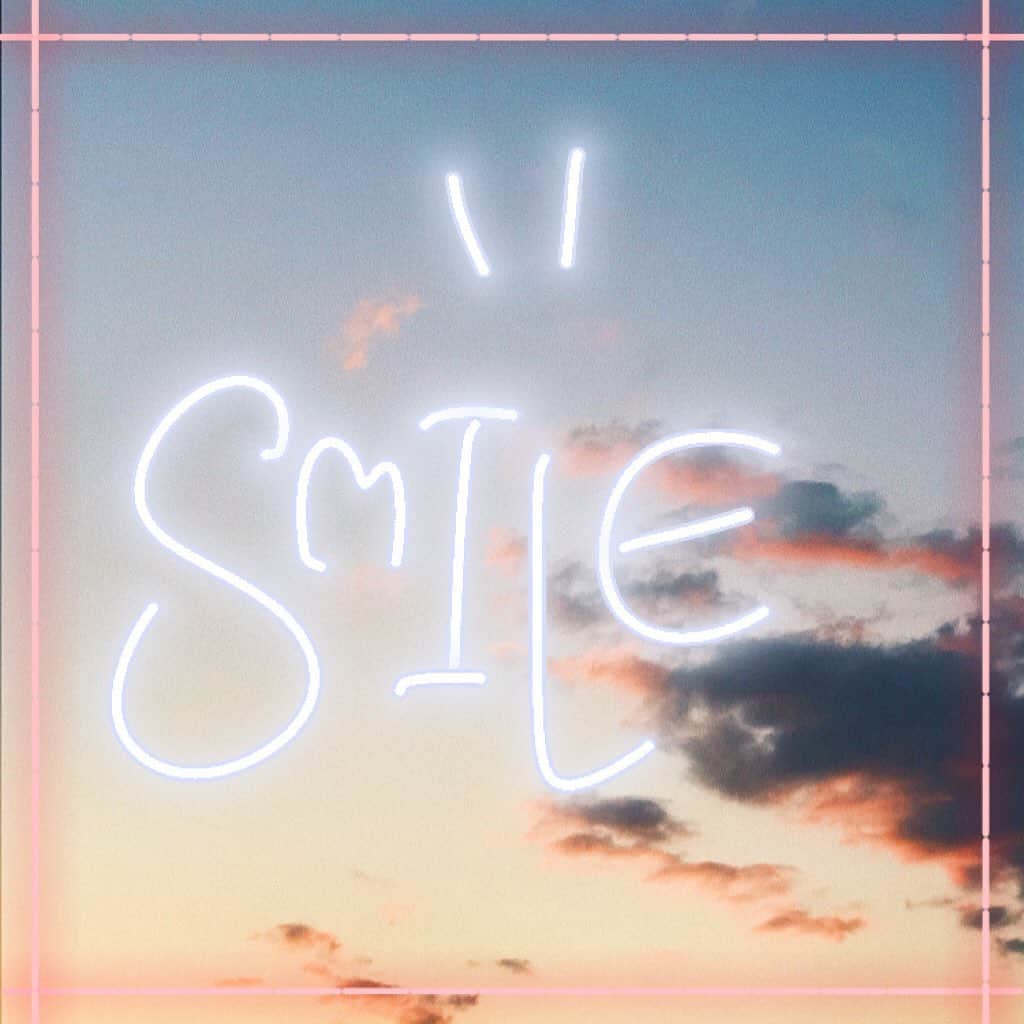 夏目璃乃さんのインスタグラム写真 - (夏目璃乃Instagram)「・ ・ ︎☺︎ ・ 笑顔って全てが上手くいく魔法だと思う✨ ・ ・ #夏目璃乃  #空 #smile #笑顔 #素敵 #魔法 #気持ち だけでも #違う よね？」12月18日 17時44分 - natsume_rino