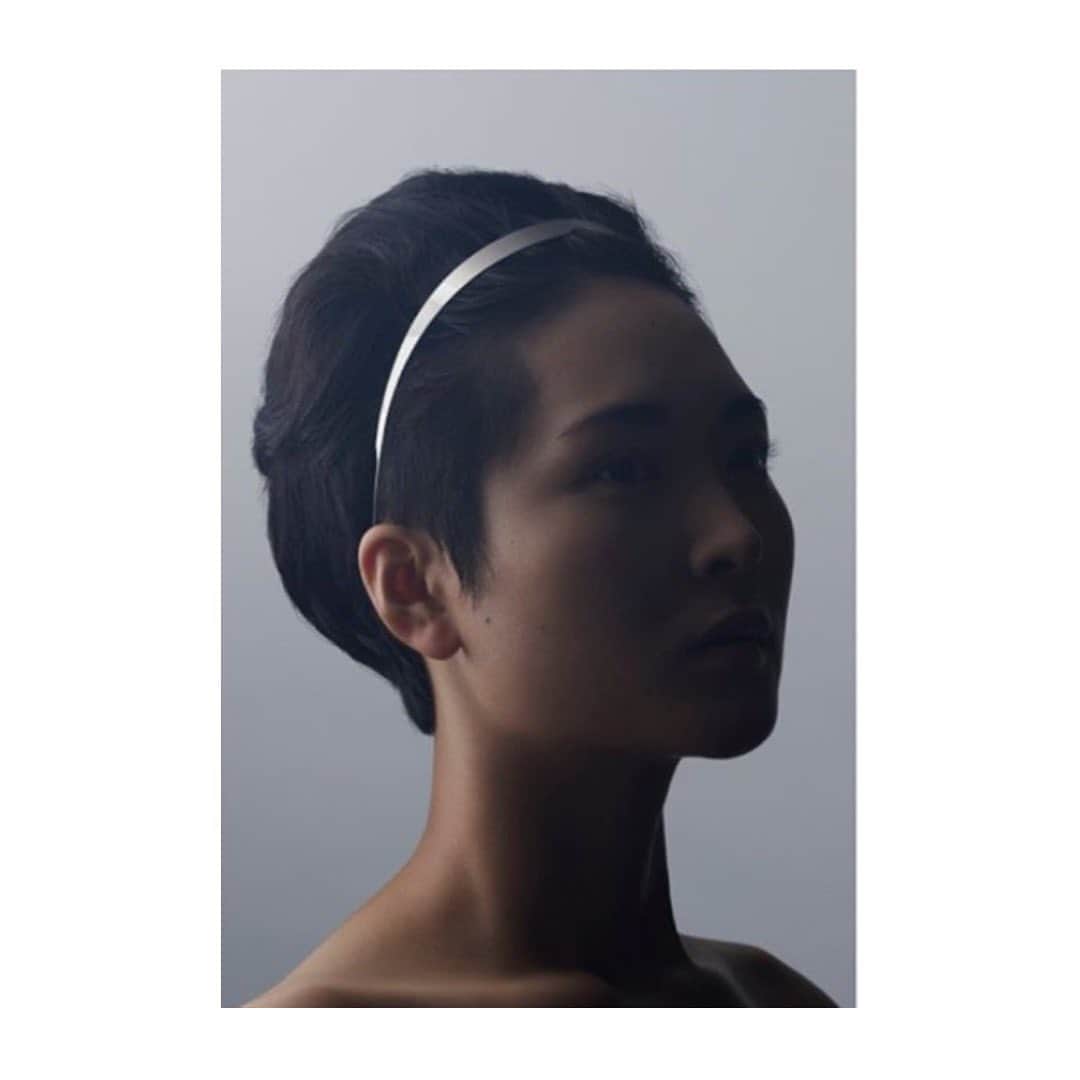MYKITA SHOP TOKYOさんのインスタグラム写真 - (MYKITA SHOP TOKYOInstagram)「近未来的なヘアバンド ー 実用的なデザインのSTUDIO 11は、顔の周りや顔全体に様々な方法で着用することができます。 Futuristic Alice band - the experimental design of STUDIO 11 can be worn in a multitude of ways around and across the face.  #MYKITA #MYKITASTUDIO #aliceband  #facialjewelry」12月18日 17時40分 - mykitashopsjapan