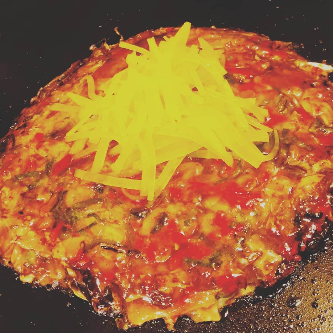 中川貴志さんのインスタグラム写真 - (中川貴志Instagram)「いろーんなかしみん焼き食べて見てください😉😃 他にもたくさんありますよぉー😃😃 18時よりオープンです😆🎵🎵 #キリンビール #一番搾り #かしみん焼き #うらなんば #粉もん #お好み焼き #弐箱 #大阪 #美味しい #岸和田名物 #粉もんやのにヘルシー #日式什锦煎饼 #グルメな人に食べて欲しい  #FoodPorn#japan#gourmet#foodie#instafood#instagood#instalike#love#like#picoftheday#osakafood#japanquality」12月18日 17時42分 - takashi__nakagawa