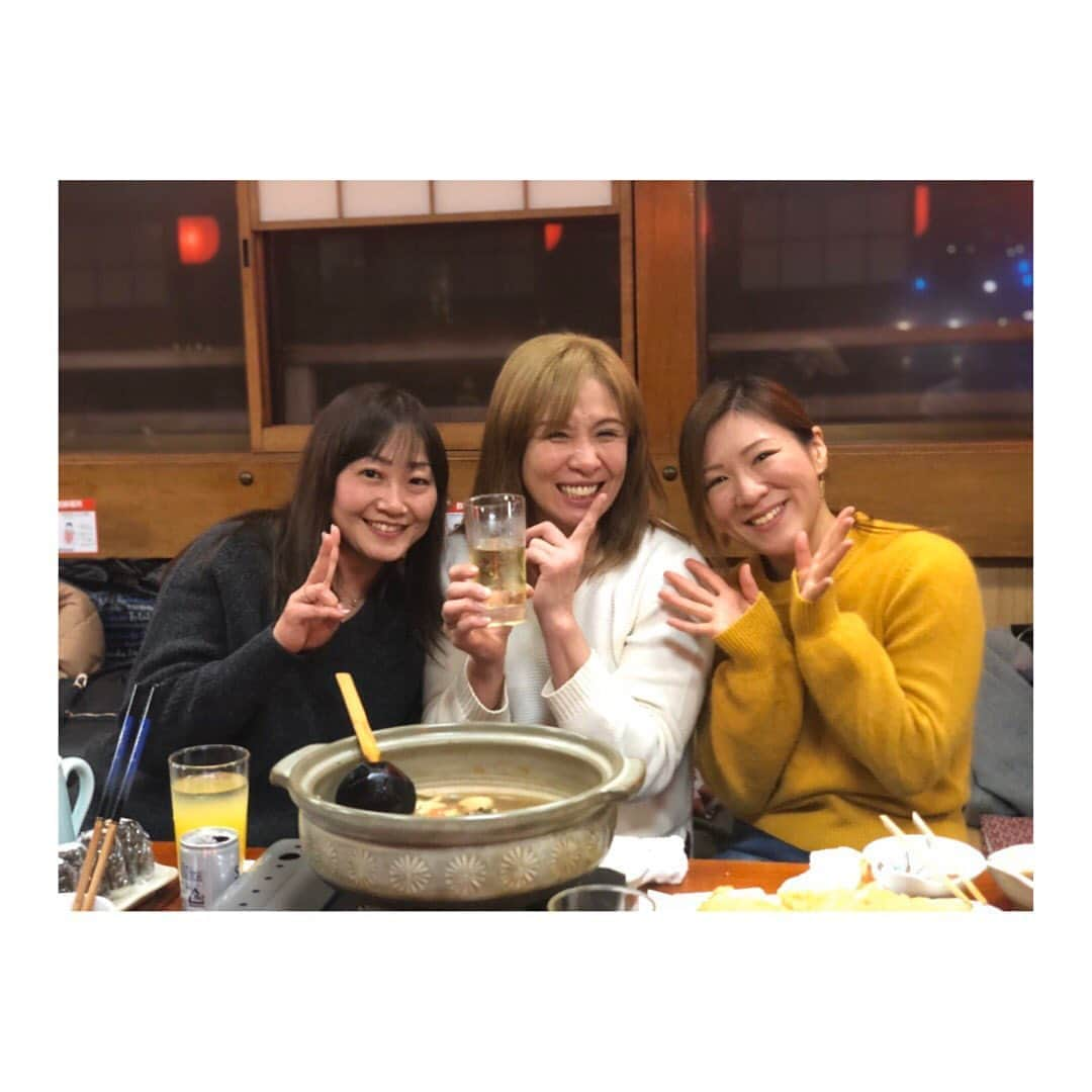 中島安里紗さんのインスタグラム写真 - (中島安里紗Instagram)「一番最初にプロレスを教えてくださった先輩方！！ あれから14年。 今、こうしてまた一緒に過ごせる事が嬉しいです✨✨✨ . #中島安里紗 #下田美馬 #阿部幸江  #女子プロレス #女子プロレスラー と #元女子プロレスラー #師弟 #大先輩 #お世話になりっぱなし #大好き #尊敬 #幸せ #happy」12月18日 17時45分 - arisa__nakajima