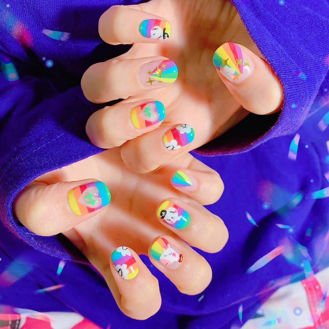 紅林大空さんのインスタグラム写真 - (紅林大空Instagram)「🌈 #newnails💅 💕 今回も @chiekonakayama さんにネイルを可愛くして頂きました❤️！ . わたしがデザインした竹下通りのアーチと、 #田中秀幸 さんデザインのポスターのイメージです🥰🌈 イベントに向けてオシャレが楽しい〜！！ . #2019ハッピーウィンター #くればやしネイル #なかやまちえこ #カワイイヘアサロン #原宿竹下通り #rainbownails #kawaiinails #cutenaildesigns」12月18日 17時46分 - kurebayashiii