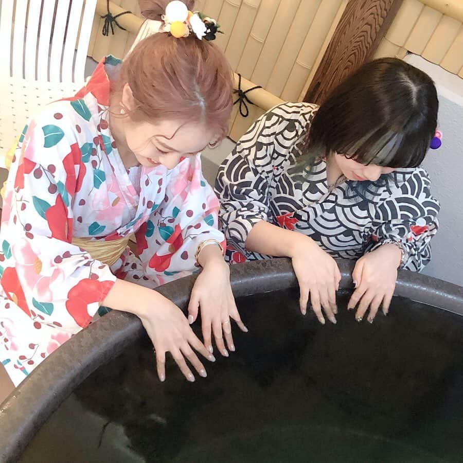安中亜美さんのインスタグラム写真 - (安中亜美Instagram)「ㅤㅤㅤㅤㅤㅤㅤㅤㅤㅤㅤㅤㅤ 空庭温泉の貸切露天風呂付きのお部屋で 和風アフタヌーンティー❤ 浴衣で女子会とか最高すぎ♨️ ㅤㅤㅤㅤㅤㅤㅤㅤㅤㅤㅤㅤㅤ お部屋にはカラオケとか美容機器とか 可愛い写真映えアイテムも準備されてたよ👏 ㅤㅤㅤㅤㅤㅤㅤㅤㅤㅤㅤㅤㅤ 天然温泉の個浴はめちゃくちゃいい感じで ずっと入っとけそうやった😂 ㅤㅤㅤㅤㅤㅤㅤㅤㅤㅤㅤㅤㅤ #PR #空庭温泉 #弁天町 #女子会 #貸切風呂 #solaniwaonsen #温泉 #onsen @solaniwaonsen」12月18日 17時49分 - amitwinsworld