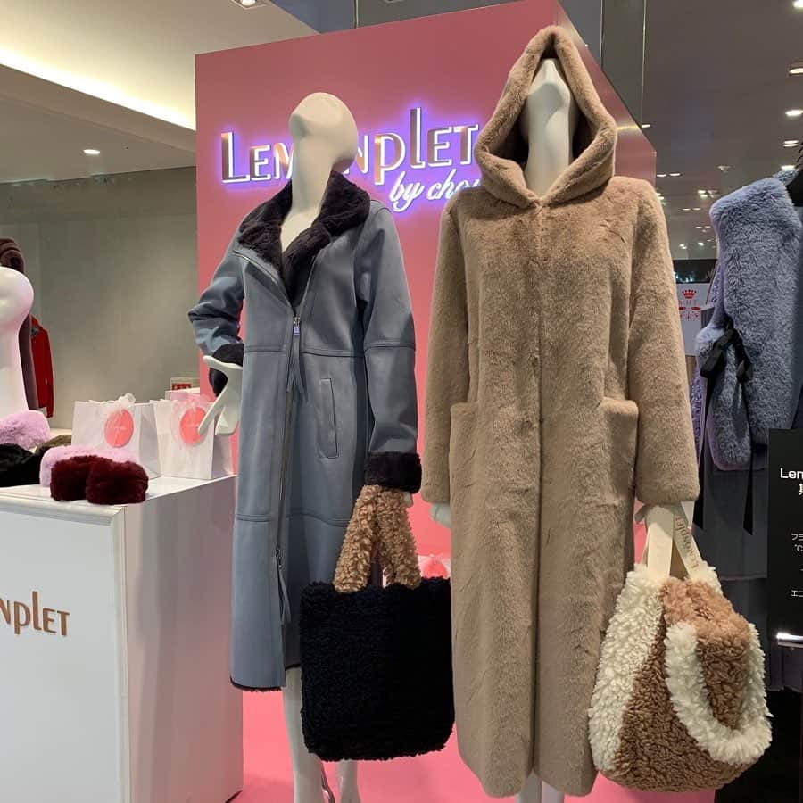 HANKYU.MODEさんのインスタグラム写真 - (HANKYU.MODEInstagram)「Lemönplet POP UP STORE Until 12/31 At 3F Event Space1 詳しくはプロフィールURLをチェック！ #Hankyu #HANKYUMODE #umedahankyu #阪急うめだ本店 #うめだ阪急 #阪急百貨店 #osaka #umeda #mode #Lemönplet #レモンプレット #Choyo #チョーヨ #セカンドブランド #愛らしいカラー #エコファー#フェイクファー#カラーファー」12月18日 18時00分 - hankyumode