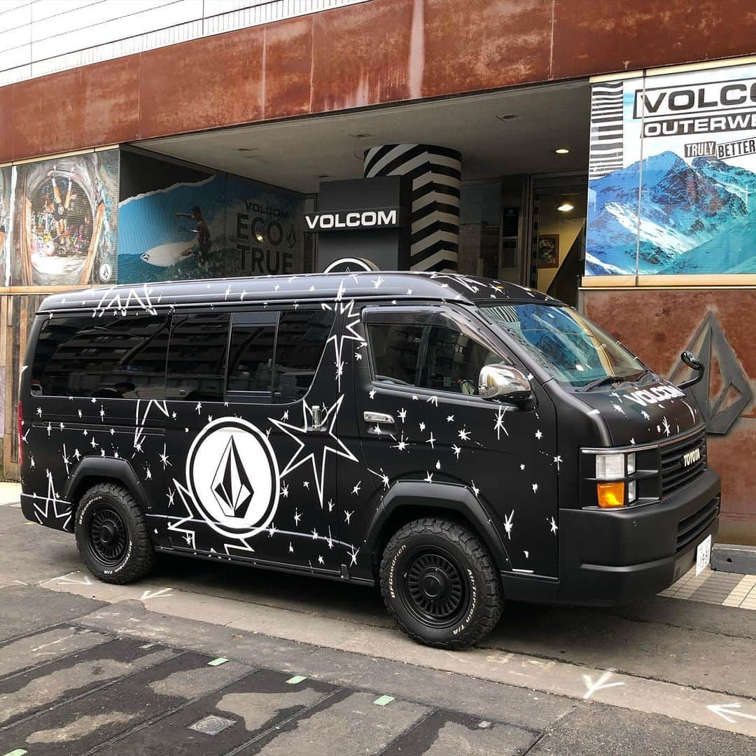 VolcomJapanさんのインスタグラム写真 - (VolcomJapanInstagram)「#VolcomCar #🇯🇵 #🚐 #Volcom #VolcomJapan #TrueToThis #LUMINATOR #ボルコム #FLEXHiace #RenocabyFLEX #flex_carlife  #FLEXハイエース」12月18日 17時56分 - volcomjapan