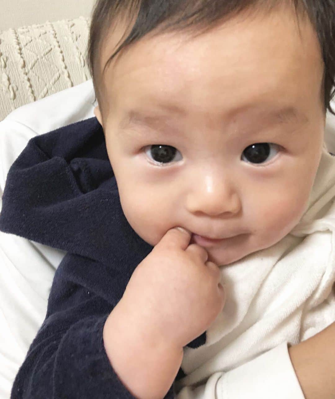 のインスタグラム：「むちむちで横と後ろがはげちょび👶🏻﻿ ﻿ #生後4ヶ月﻿ #男の子ベビー ﻿ #男の子ママ﻿ #2歳差育児﻿ #2歳差兄弟」
