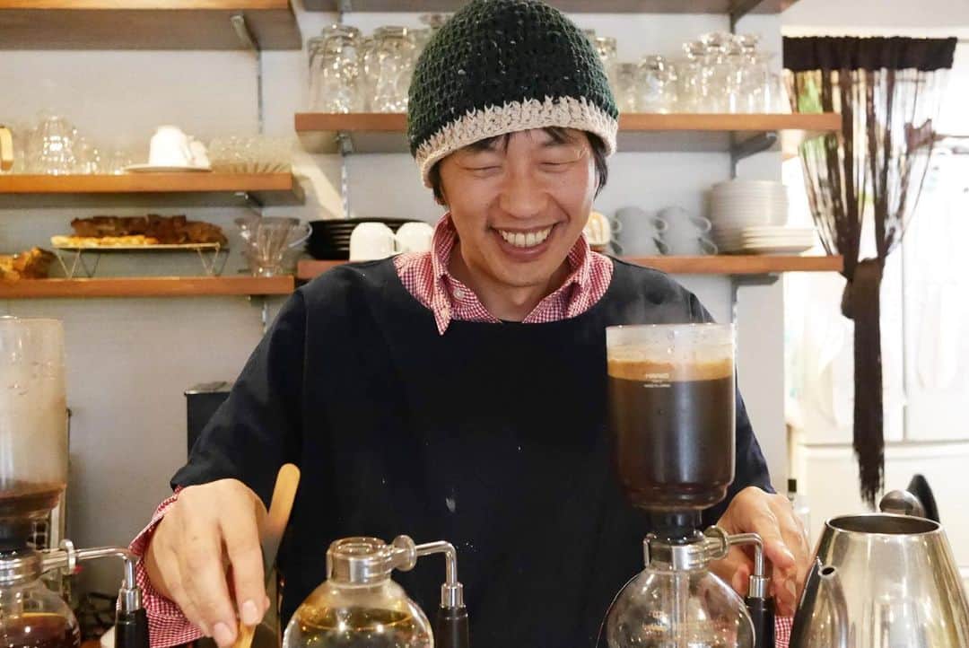 西条市さんのインスタグラム写真 - (西条市Instagram)「ええ朝時間﻿ ﻿ モーニングのお店は貴重✨﻿ ﻿ 広報さいじょう5月号に出てくれたマスターとのお話込みで、ええ時間。﻿ ﻿ #七coffeeroaster #はっちゃん こと #岩本八大 さん ﻿ ﻿ #モーニング #喫茶店 #西条市ランチ #西条市カフェ #西条市グルメ #愛媛ランチ #愛媛カフェ #愛媛グルメ #ワッフル #自家焙煎﻿ ﻿ ﻿ ★西条まつり﻿ 　フォトコンテスト実施中★ （～12/31）﻿ ﻿ お祭りで撮った写真に﻿ ハッシュタグ「lovesaijo」「lovesaijoまつり」﻿ をつけて投稿してください☆﻿ ﻿ 素敵な商品が当たったり、﻿ ポスターなど市のPRに使われるかも。﻿ ﻿ 2015年までの過去の写真もOKなので、﻿ ぜひ投稿・編集を！﻿ 詳しくはストリーズを見てね。﻿ ﻿ #西条市 #いよ西条 #伊予西条 #愛媛 #四国 #瀬戸内 #Ehime #Shikoku #Setouchi #inaka #田舎暮らし #愛媛旅行 #四国旅行 #japantravel #japaneseculture #japantrip #explorejapan」12月18日 18時10分 - lovesaijo