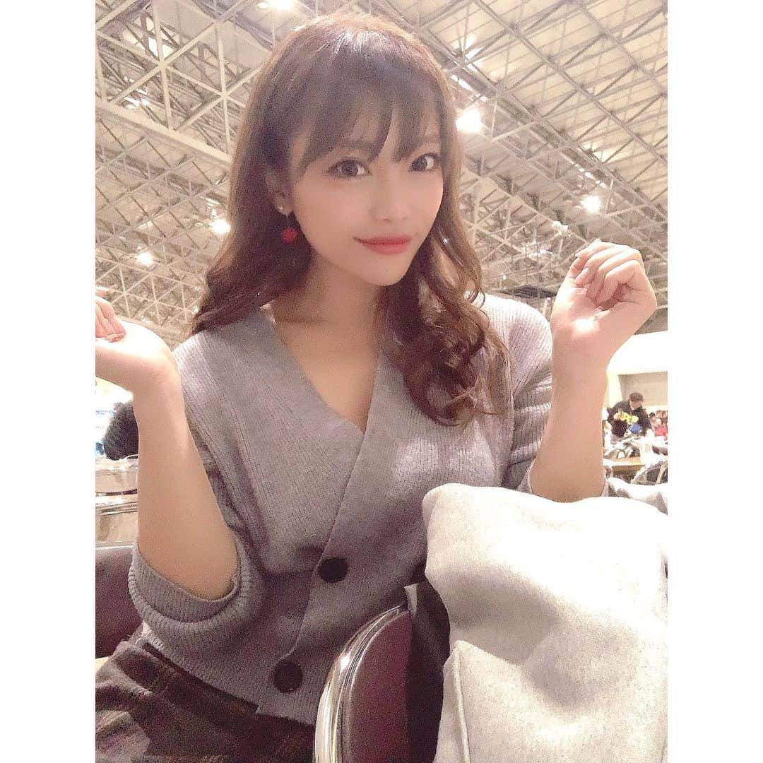 石川あんなさんのインスタグラム写真 - (石川あんなInstagram)「神がかってへたくそ でもダーツ楽しいだいすき🎯💓 . #おっぱいダーツ #負けたらすぐ自撮りする #来年こそは #thefinal2019 #darts #phoenixdarts」12月18日 18時06分 - anna_iskw