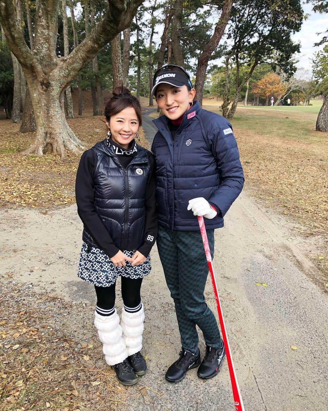 岩崎静羅さんのインスタグラム写真 - (岩崎静羅Instagram)「☺︎ 先日のエンジョイカップでは 2人のプロと回らせていただきました^ ^ まずは ♡脇本華プロ♡ 迫力満点のスイングに見惚れ 綺麗な顔立ちに追加で惚れ惚れ^ ^ ほんまに美人さん！！ おまけにスタイルも良くて。。 良い意味でプロゴルファーに見えませんでした^ ^ 実は色んなところで 一方的にお見かけしているので 嬉しくてそのことを報告！！ またどこかでバッタリ会えるといいな♡ 覚えててもらえてますよーに✨笑 * #155cm #ゴルフ女子 #大人ゴルフ女子  #ゴルフコンペ #パーリーゲイツ #jackbunny  #enjoycup #美人プロゴルファー #女子プロ #golf #golfer #golfwear #progolfer  #日本 #japan #自慢」12月18日 18時08分 - seeeeiiiiraaaa