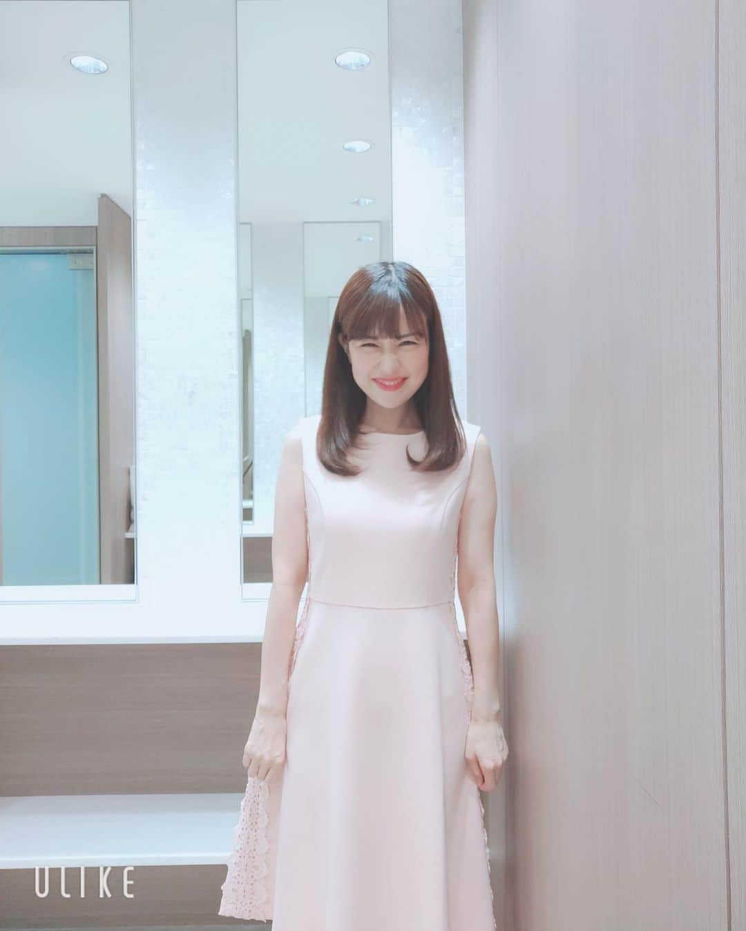 道岡桃子さんのインスタグラム写真 - (道岡桃子Instagram)「ちょっとおめかしして忘年会に行ってきまーす🎵🍺 . ワンピースは楽ちんだから、いくらでも食べられそう😊🍽しかも伸びる素材という💓笑 . .  #ワンピース #ワンピースコーデ #ワンピース好き #アナウンサー #アナウンサー衣装 #ピンク #ノースリーブワンピース #ノースリーブ #忘年会 #外苑前ディナー #longhair psc312-0201 @joint_space @primascherrer #primascherrer #prima_lady #jointspace #pr」12月18日 18時13分 - momoko_ana