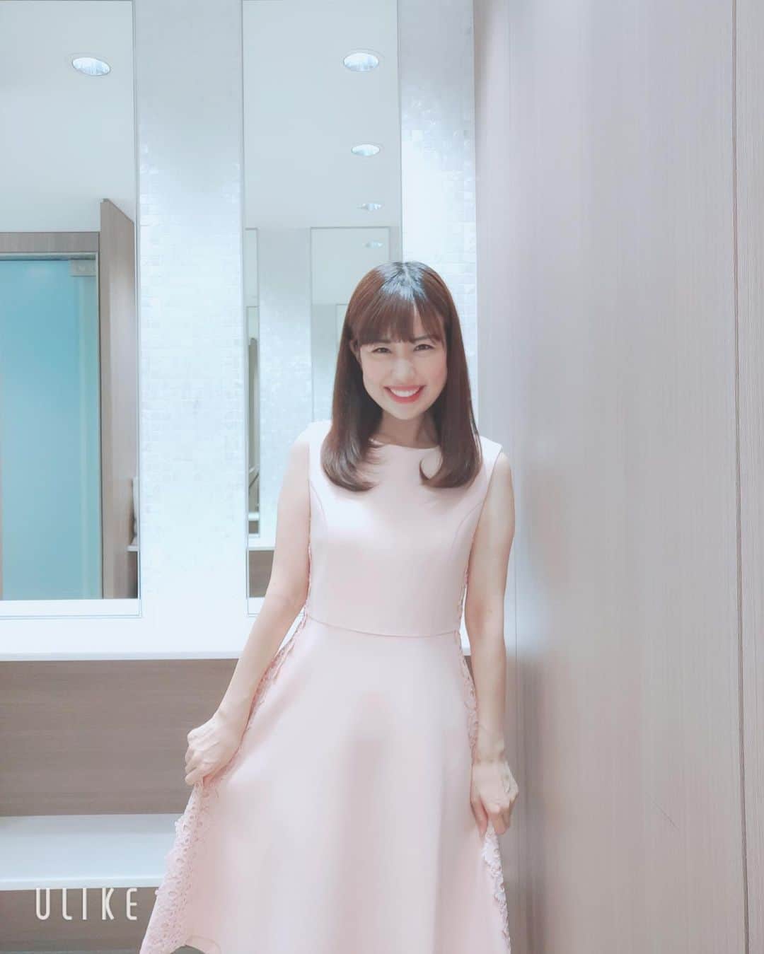 道岡桃子さんのインスタグラム写真 - (道岡桃子Instagram)「ちょっとおめかしして忘年会に行ってきまーす🎵🍺 . ワンピースは楽ちんだから、いくらでも食べられそう😊🍽しかも伸びる素材という💓笑 . .  #ワンピース #ワンピースコーデ #ワンピース好き #アナウンサー #アナウンサー衣装 #ピンク #ノースリーブワンピース #ノースリーブ #忘年会 #外苑前ディナー #longhair psc312-0201 @joint_space @primascherrer #primascherrer #prima_lady #jointspace #pr」12月18日 18時13分 - momoko_ana