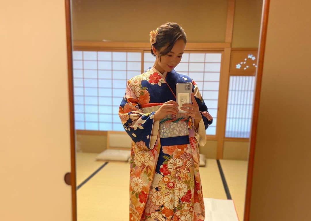 鉢嶺杏奈さんのインスタグラム写真 - (鉢嶺杏奈Instagram)「靖国神社の初詣のポスターを担当してます！  見つけてくれて写真送ってくださった皆さんありがとう😊 久々の着物に気持ちもグッと上がりました。  皆さんは、初詣どこに行くのかしら？(^^) その前に今は、クリスマスの準備かな？ww  #初詣#靖国神社#鉢嶺杏奈#着物ってやっぱりいい❤️」12月18日 18時17分 - hachimine_anna