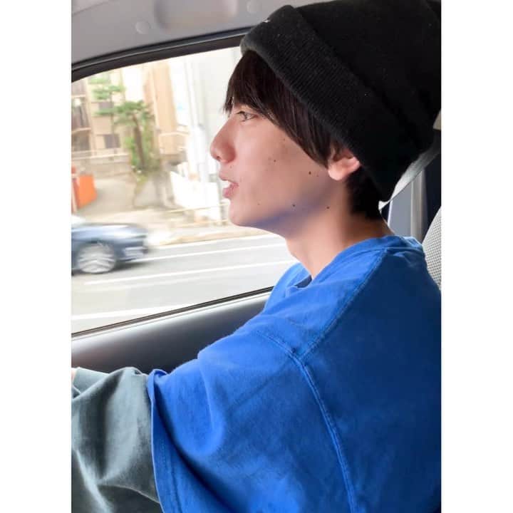 小西詠斗のインスタグラム：「ちょっと前の動画を🚘  顔がしわしわだ」