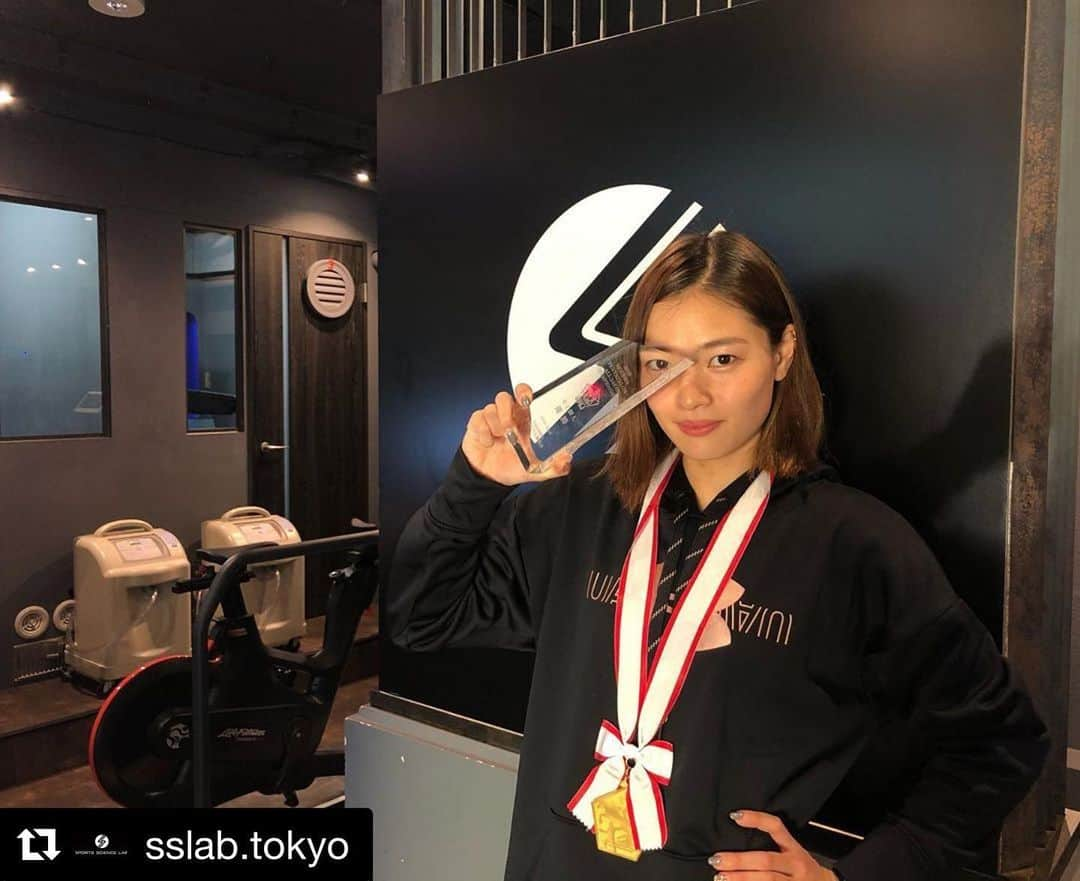 才藤歩夢さんのインスタグラム写真 - (才藤歩夢Instagram)「#Repost @sslab.tokyo with @get_repost ・・・ 近代五種全日本選手権🌟 優勝🏆🥇才藤歩夢 選手❗️ . 今まで課題であったRUNを克服し、 見事優勝に輝かれました😊🥇 . 今週末にはフェンシングの試合もあるので みんなで才藤選手を応援しましょう🤺💕 . 才藤歩夢選手の今後のご活躍に 乞うご期待っ🤩❗️❗️❗️ #才藤歩夢 選手 #近代五種　#modernpentathlon  #想いをカタチにする﻿﻿ #ランニングを科学する﻿﻿ #パフォーマンスを上げる﻿﻿ #SPORTSSCIENCELAB﻿﻿ #SSLAB ﻿﻿ #SSLAB練習日誌﻿﻿ ﻿﻿ #Running ﻿﻿ #Marathon ﻿﻿ #Workout ﻿﻿ #Trailrunning ﻿﻿ #Triathlon ﻿﻿ #Ironman ﻿﻿ ﻿﻿ #トライアスロン ﻿﻿ #陸上 ﻿﻿ #駅伝 ﻿﻿ #マラソン ﻿﻿ #ランニング ﻿﻿ #低酸素トレーニング ﻿﻿ #高地トレーニング ﻿﻿ #スパルタンレース﻿﻿ ﻿﻿ #表参道 ﻿﻿ #原宿」12月18日 18時34分 - ayumu_saito_