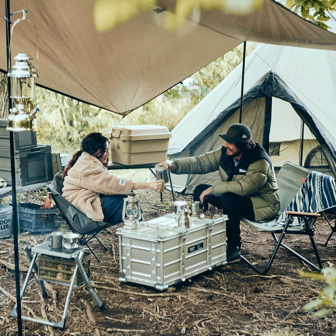 JACK&MARIE / ジャックアンドマリさんのインスタグラム写真 - (JACK&MARIE / ジャックアンドマリInstagram)「. 寒い冬の日、大自然の冷気を感じながら味わうモーニングコーヒー . #jackandmarie #ジャックアンドマリー #camp #outdoor #outdoorgear #wintercamping  #冬キャンプ #冬キャン #morning #morningcoffee  #コーヒー」12月18日 18時41分 - jackandmarie_official