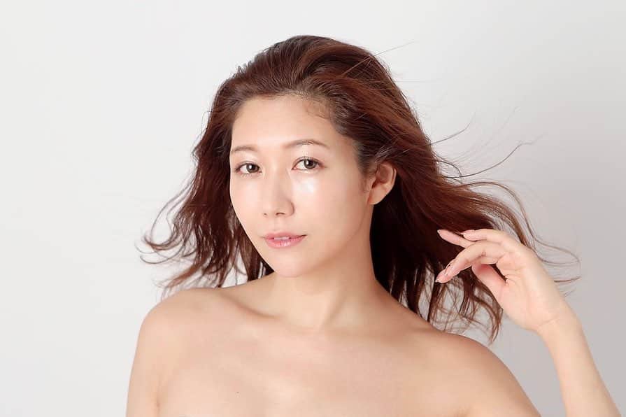穂川果音さんのインスタグラム写真 - (穂川果音Instagram)「以前から看板のモデルをさせていただいているアンジュール横浜クリニックさんの、新しい看板が出来あがりました♪ 今日から、横浜の馬車道駅の下り線ホームに何枚かいるので、チェックしてもらえたら、嬉しいです😆✨ #横浜　#馬車道　#馬車道駅 #看板　#モデル　#model #アンジュール横浜クリニック　#beauty #お知らせ　#ほかのん　#穂川果音」12月18日 18時43分 - hokawakanonn