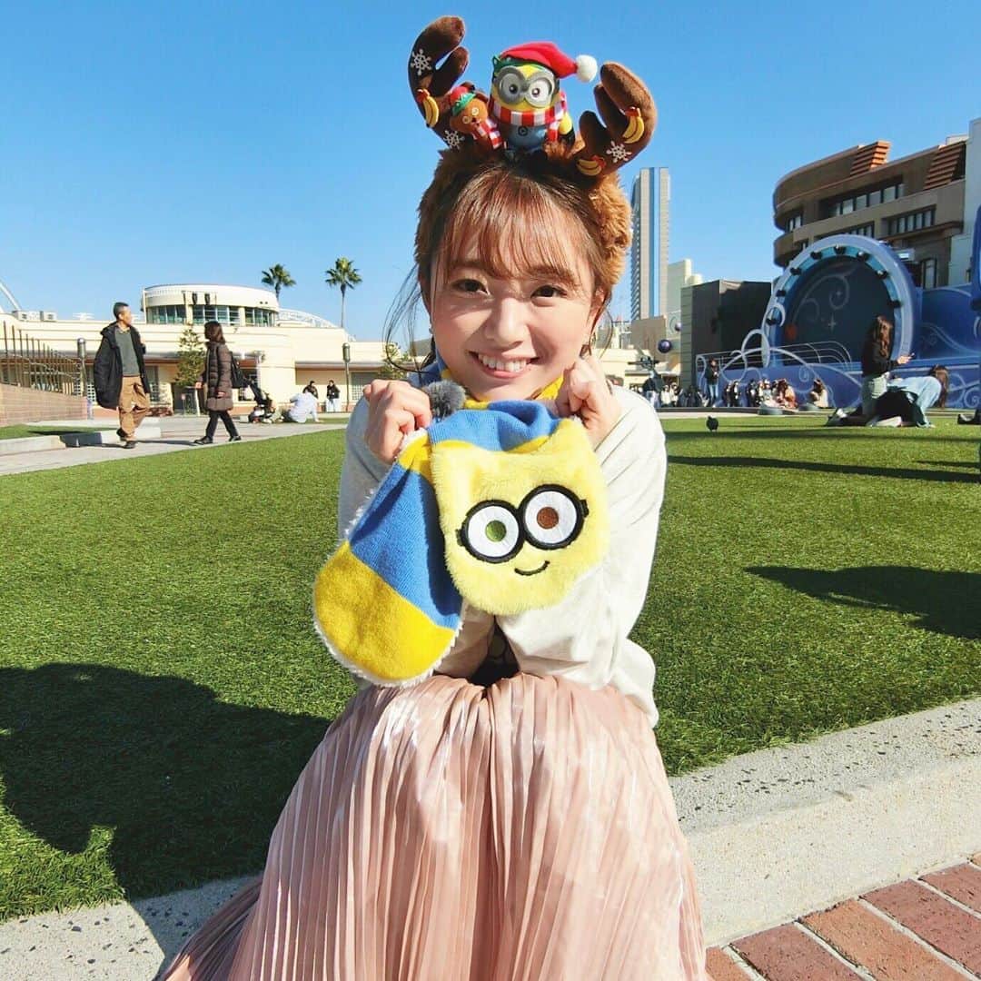 的場絢香さんのインスタグラム写真 - (的場絢香Instagram)「*﻿ ﻿ U S J のクリスマス🌎✧﻿ ﻿ 限定グッズがかわいくて、﻿ パーカー、マフラー、カチューシャを﻿ ミニオンで揃えました🍌💛﻿ ﻿ 大きなハートのパルミエ・ショコラも﻿ クリスマス限定スイーツ🥨💕﻿ サクサクで美味しい！しかもかわいい♡﻿ ﻿ __________________________________________________ #石川さん情報liveリフレッシュ #石川テレビ #旅したがーる #ロケ#ミニオン #パルミエ #クリスマス  #ユニバーサルスタジオジャパン #ユニバ #大阪 #旅行　 #universalstudiosjapan #usj #xmas #minions」12月18日 18時47分 - ayaka_matoba