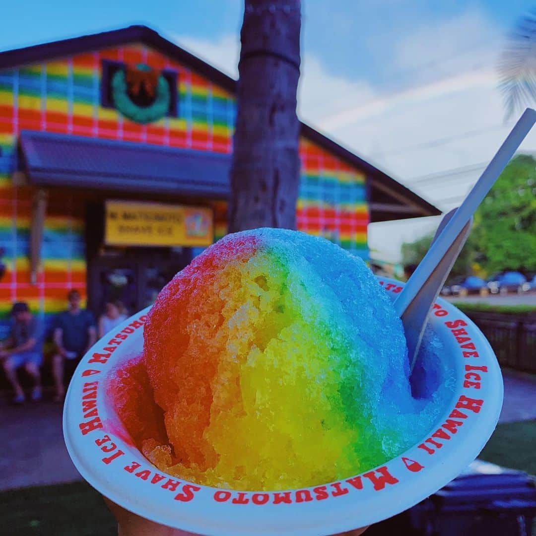 Hundred Dreamsのインスタグラム：「Matsumoto Shave Ice🍨 (マツモト・シェイブアイス)  #matsumotoshaveice #shavehouse #haleiwa #hawaii #oafu #hawaiistagram」