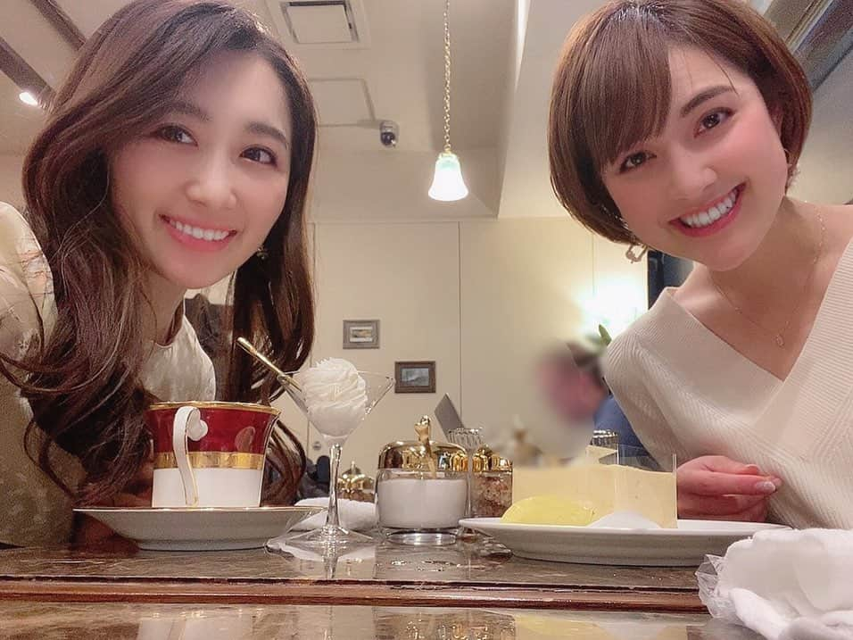 佐藤由季さんのインスタグラム写真 - (佐藤由季Instagram)「会えたーーーーー😍😍😍 先日、事務所の大好きな先輩 中村萌子さん @nakamura.moeko  とお久しぶりご飯💓 ミュージカル、舞台、コンサートにライブと 大活躍の萌子さん♫ 私が事務所に入った時から 優しくして下さっていて、 どんな弱音も受け止めてくれる お姉ちゃんでもあります🥺🙏 気付いたら5時間くらい話していました😳 弱音吐きすぎ（笑） 念願のうにしゃぶに雲丹尽くし、 更にはお土産に純生食パンまで🍞 ありがとうございます😭💓 お料理の写真も全部萌子さん撮影📸 写真のセンスまでピカイチ✨ これからもずっと 萌子さんファンでいさせて下さい☺️ #中村萌子 さん #ニチエンプロダクション  #先輩  #お久しぶりご飯  #うにしゃぶ  #雲丹  #麹町純生食パン  #ありがとうございます  #萌子さんファン 💓 #フリーアナウンサー  #佐藤由季」12月19日 0時18分 - yukisato0710