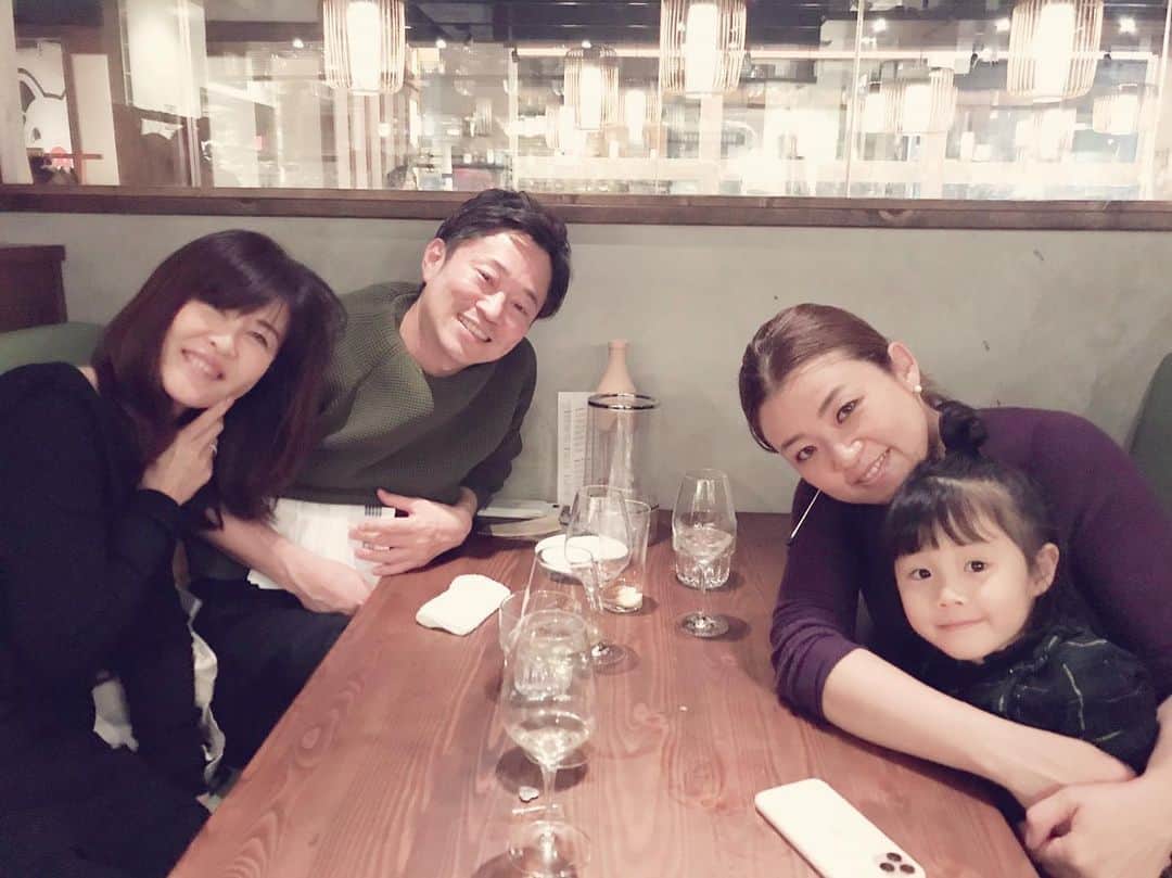 高橋ミカさんのインスタグラム写真 - (高橋ミカInstagram)「@ginzamagazine の連載チームで、忘年会を📖📚 来年に、向けての、打ち合わせも兼ねて！来年から、色々と楽しい事が始まりそう❤️ 話足らずで解散、、、🤣🤣🤣 あーー来年！楽しみーーー」12月18日 18時56分 - mikatakahashi1971