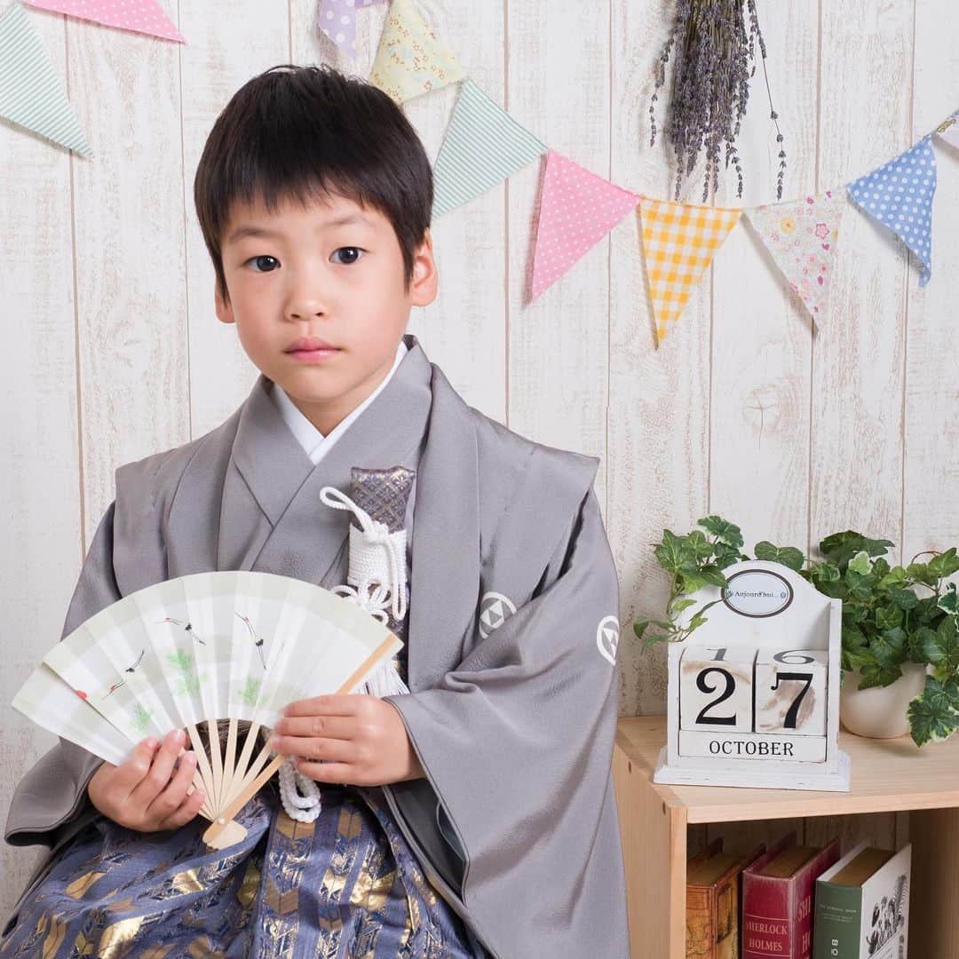 射水市フォトスタジオヒロシフォトさんのインスタグラム写真 - (射水市フォトスタジオヒロシフォトInstagram)「「男の子の定番の刀を持ってかっこよく撮ろう」といったら ノリノリでの撮影。 男の子を格好良く、5歳の子らしく自然な感じでも一枚  #七五三　＃5歳　#おとこのこ #かっこよく #今日の1枚 #富山 #射水市 #フォトスタジオ #ヒロシフォト#sutudio #photostudio #hiroshiphoto #いいね #ファインダー越しの私の世界 #写真好きな人と繋がりたい」12月18日 18時57分 - hiroshiphoto