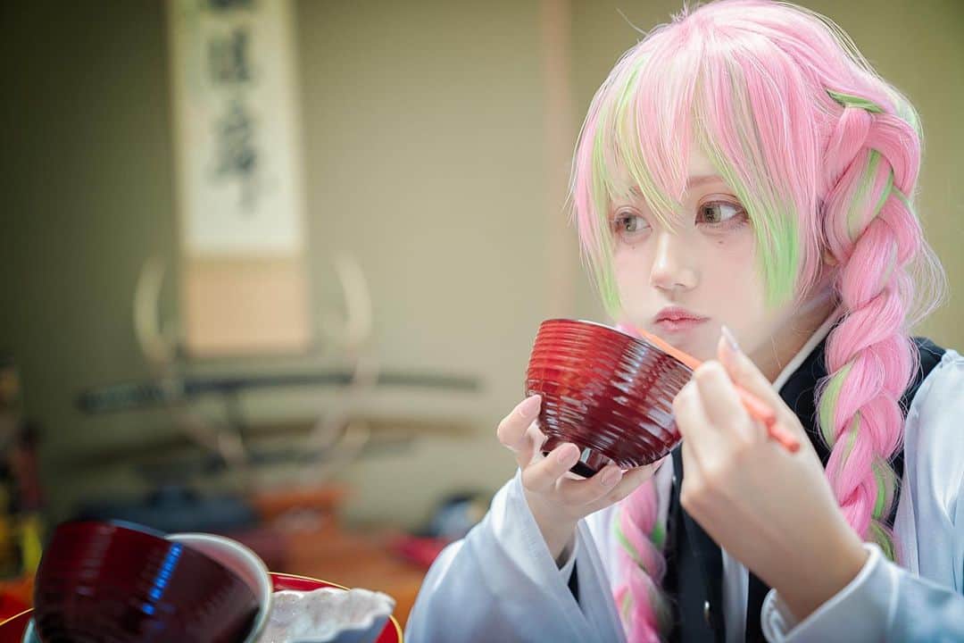 赤羽律のインスタグラム：「恋柱・甘露寺蜜璃 ・ P @kyan0702 ・ #恋柱 #甘露寺蜜璃 #甘露寺蜜璃コスプレ #自撮り#コスプレ #コスプレイヤー #鬼滅の刃 #鬼殺隊 #demonslayer #cosplay #cosplayer #kimetsunoyaiba #kimetsunoyaibacosplay #koibashira #kanroujimitsuri」