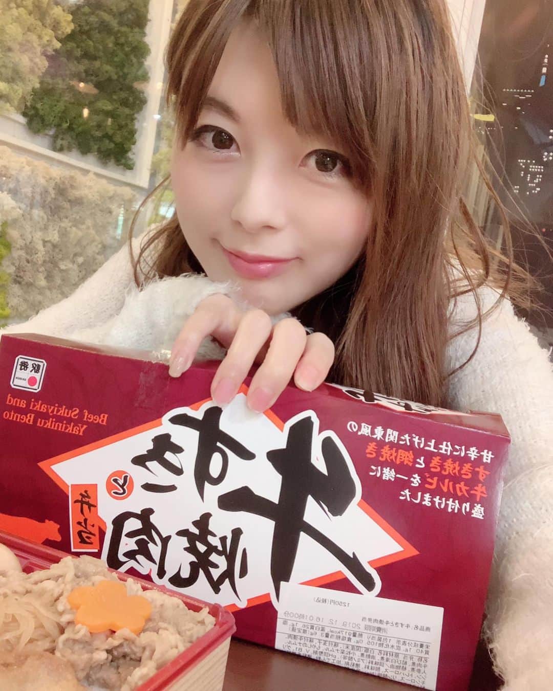satomiさんのインスタグラム写真 - (satomiInstagram)「☺︎今日のランチ☺︎ * * めざましテレビでやってて気になってたの♡ TRIP PORT SWEET & DRINKへ🧁💓 * *  見た目も可愛いドリンクとパフェが楽しめるツインカップ😍 私は抹茶ときなこのスムージーをオーダー🥰 うんまー(〃▽〃)♡ * *  スイーツ前のランチは同じ系列のTRIP-PORTで 駅弁食べたよ¨̮♡︎駅弁ランチ🍽なんて珍しいよね ‼️夜はスポーツバーとして人気みたい⚾️ * * 駅近でアクセスもいいからまたいこーっと😊 御馳走様でした( ›◡ु‹ )♡ * #tripport  #スイーツ  #原宿グルメ  #原宿ランチ  #食べ歩き  #ツインカップ  #スポーツbar  #駅弁 #旅行 #pr @tripportpubcafe @tripport_sweetsdrink #さとみのグルメ記録 #パフェ #ツインカップ」12月18日 19時14分 - saatoomii47