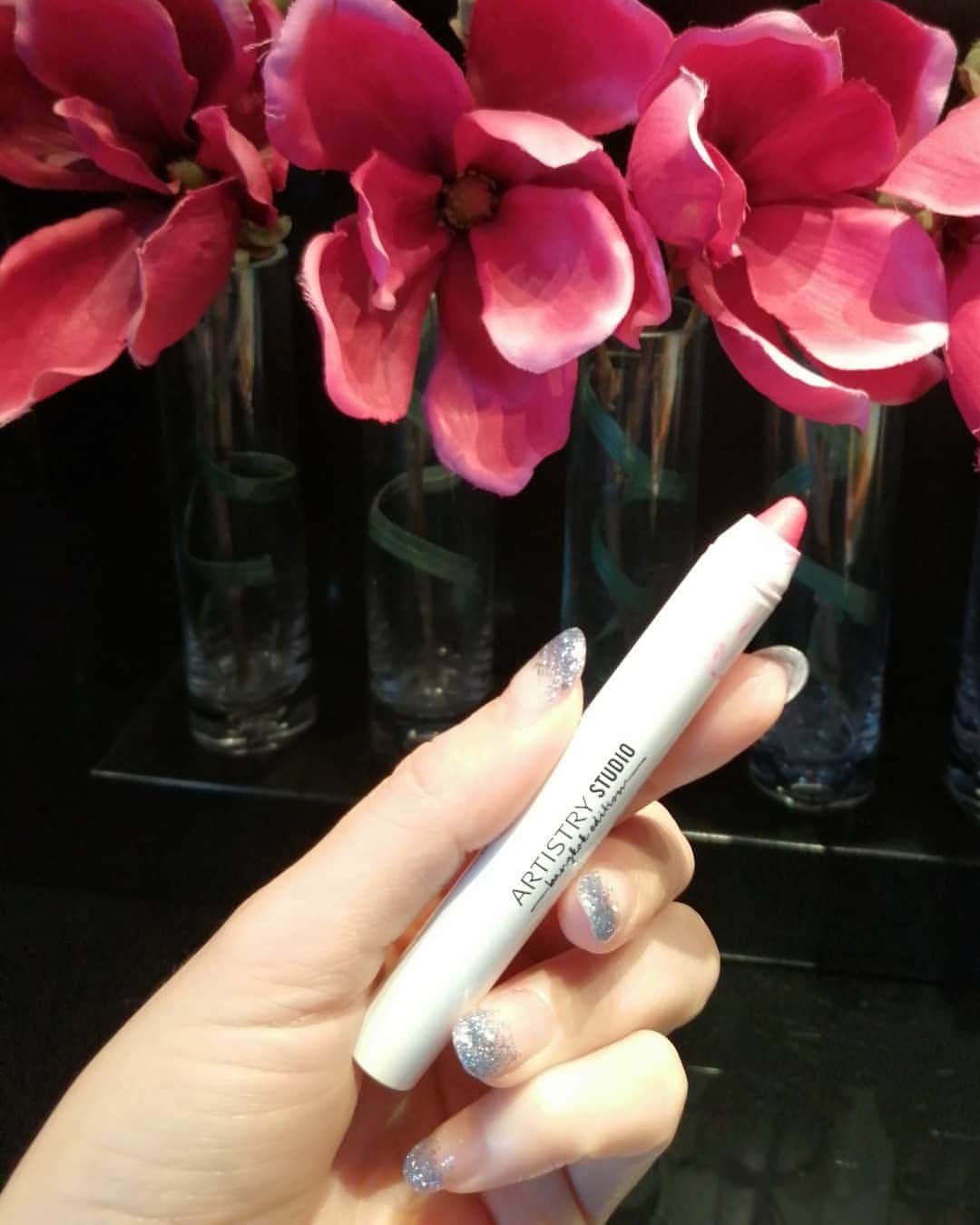 杉山由紀子さんのインスタグラム写真 - (杉山由紀子Instagram)「この日のリップは💄ローズゴットネス💋 * 今回のドバイ、毎日の雰囲気にあわせてリップを変えてみました☺️ * 可愛らしい、素敵な発色は、 ローズゴットネスで決まり💄✨✨* * * #ドバイ #ドバイLAS #DUBAI #招待 #旅行 #awjapan #ブルジュカリファ #世界一  #パッショニスタ #passionista #おすすめ #お気に入り #make #beauty #new #asudiop2 #lip #マットリップ #コーディネート」12月18日 19時27分 - yukikosugiyama