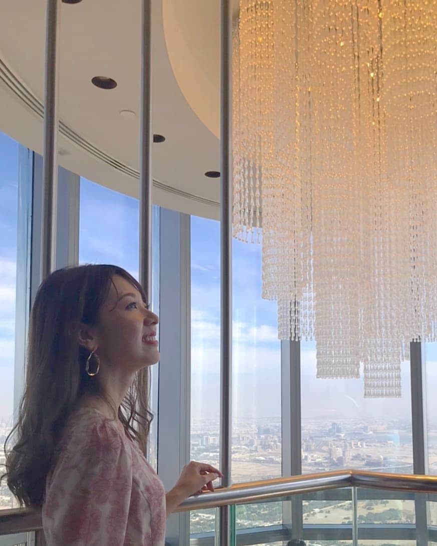 杉山由紀子のインスタグラム：「この日のリップは💄ローズゴットネス💋 * 今回のドバイ、毎日の雰囲気にあわせてリップを変えてみました☺️ * 可愛らしい、素敵な発色は、 ローズゴットネスで決まり💄✨✨* * * #ドバイ #ドバイLAS #DUBAI #招待 #旅行 #awjapan #ブルジュカリファ #世界一  #パッショニスタ #passionista #おすすめ #お気に入り #make #beauty #new #asudiop2 #lip #マットリップ #コーディネート」