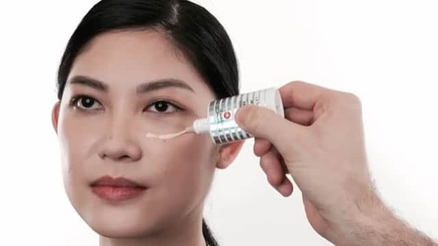 M∙A∙C Cosmetics Japanのインスタグラム：「ㅤ 乾燥して肌トラブルが多くなりがちな秋冬シーズンこそ、ベースメイクの見直しを❄️M·A·Cが提案する理想の上品ツヤ肌作りをレクチャー✨ ㅤ #MACXNissy コラボのリキッドファンデーション、スタジオ フィックス フルイッド SPF15も使用しています☝️ ㅤ ㅤ ↓↓使用製品↓↓ ライトフル C+ ティンティッド プライマー SPF 45 スタジオ フィックス フルイッド SPF15 エクストラ ディメンション スキンフィニッシュ ダブル グリーム M·A·C プレップ プライム フィックス＋ ㅤ ㅤ #MACXNissy コラボ詳細もお楽しみに♪ #24ファンデ  #Nissy #西島隆弘 ㅤ ㅤ ㅤ Regram @reganrabanal ㅤ ㅤ ㅤ ㅤ ㅤ #MACCosmeticsJapan #MACコスメ #MACCosmetics #コスメ #メイク #ライトフル #FIXplus #ファンデ #ファンデーション #リキッドファンデーション #ベースメイク #メイク下地 #カバー力 #崩れない #ツヤ肌 #美肌 #乾燥対策 #お気に入りコスメ #makeup #basemakeup #cosmetics #foundation #beauty」