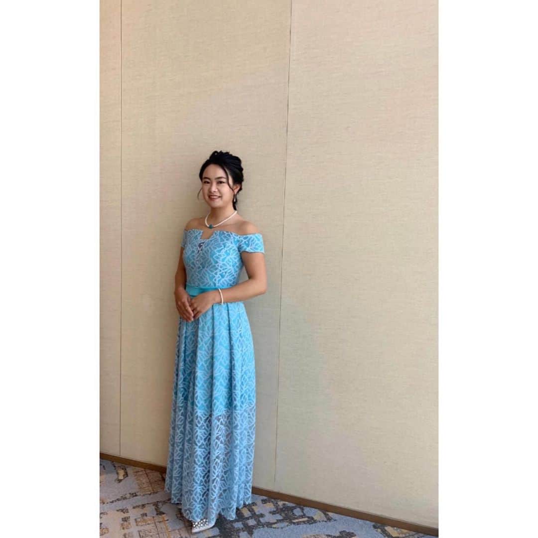 のインスタグラム：「.. 今日はJLPGA 年間表彰式 "LPGAアワード 2019"でした。 . ほんっとに１年あっという間だった〜...。 . また来年もここに呼んでいただけるよう頑張ってまいります。 . ヘアメイクさんが #アナと雪の女王 #エルサ 風にしてくださいました。照 . ドレスは#ドレスフレイア南青山 さん❄️ とても綺麗なドレスを着させてくださり、 ありがとうございます❤︎」