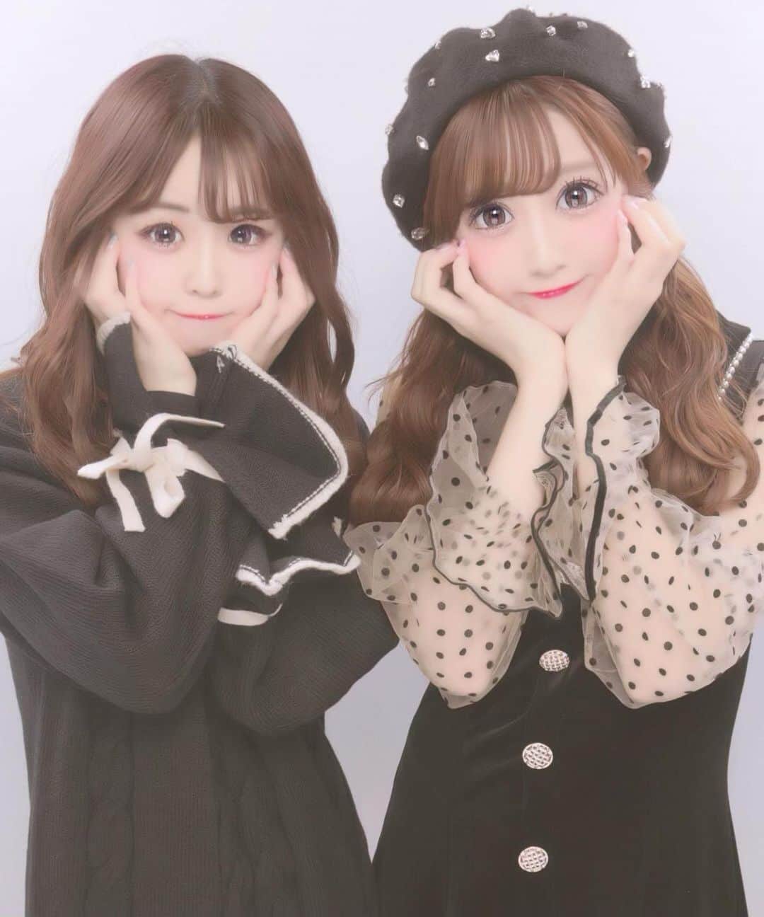 田口未彩のインスタグラム：「🎀 . . . ななと横浜デートしてきた❤︎ . みいろさんと仲良くなれて嬉しいってゆってくれたけどみぃもななと仲良くなれてほんとに嬉しい🥺💗💗 . . #プリ #プリクラ #プリント倶楽部 #ぷりんと倶楽部 #コレカワ #ピンク加工 #ベレー帽 #ウェーブ巻き #ウェーブ #巻き髪 #ヘアアレンジ #ワンピース #量産型女子 #量産型」