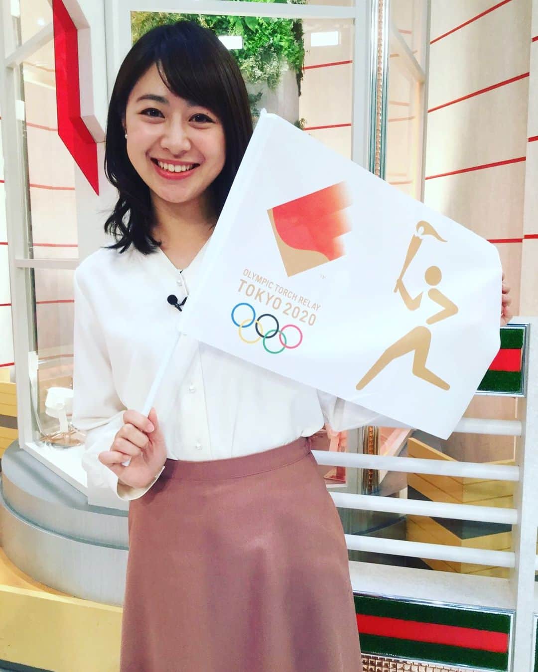 林美沙希さんのインスタグラム写真 - (林美沙希Instagram)「昨日番組でお伝えした、東京2020オリンピック応援フラッグです♪ 今日から発売されているそうです！  #jチャンネル#林美沙希#東京五輪#応援フラッグ#聖火リレー」12月18日 19時52分 - misaki0hayashi