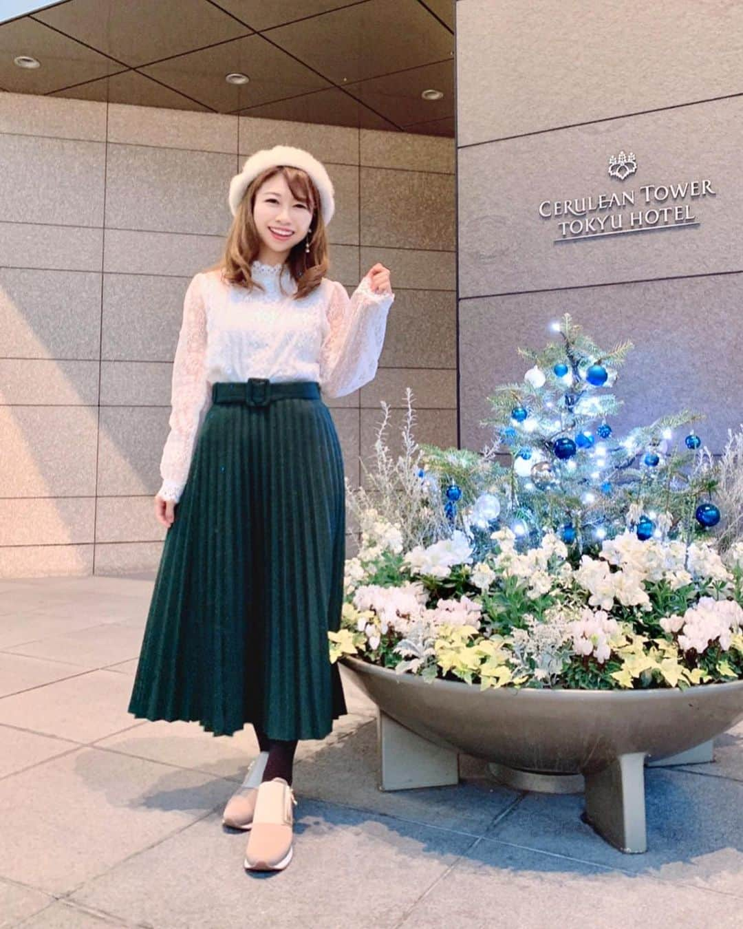 こままりえさんのインスタグラム写真 - (こままりえInstagram)「✴︎ coordinate🍰☕️ . tops…#ATTRANGS skirt…#ATTRANGS shoes…#hawkinssport . お友達のお誕生日祝いに アフタヌーンティーへ😊🍰☕️ . 最近ハマっている @attrangs_japan は プチプラで手軽に楽しめる🎶 キャンペーンやクーポンを利用すると お手頃価格で買えるし 毎週いろんな参加系のキャンペーンが 開催されるからサイト見るだけで 楽しくなっちゃう〜🤗💡💡 ショッピング以外にも楽しめるのっていい感じ👍 . ちなみにアットランスは 日本語がしゃべれるスタッフが待機してて LINEやサイトのHELPを通じて リアルタイムで1:1のお問い合わせもできて とても安心です🙆‍♀️💗 . #韓国通販 #韓国ファッション #アットランス #ATTRANGS #ATTRANGSJAPAN #PR #fashion #coordinate #ootd #outfit #code #mamacode #152cm #まりえコーデ #コーディネート #コーデ #ママコーデ #ママファッション #冬服 #冬ファッション #冬コーデ #ホーキンススポーツ #きれいめコーデ #大人可愛い #30代ママ #二児ママ #セルリアンタワー東急ホテル #ホテルランチ #アフタヌーンティー」12月18日 19時57分 - komamarie