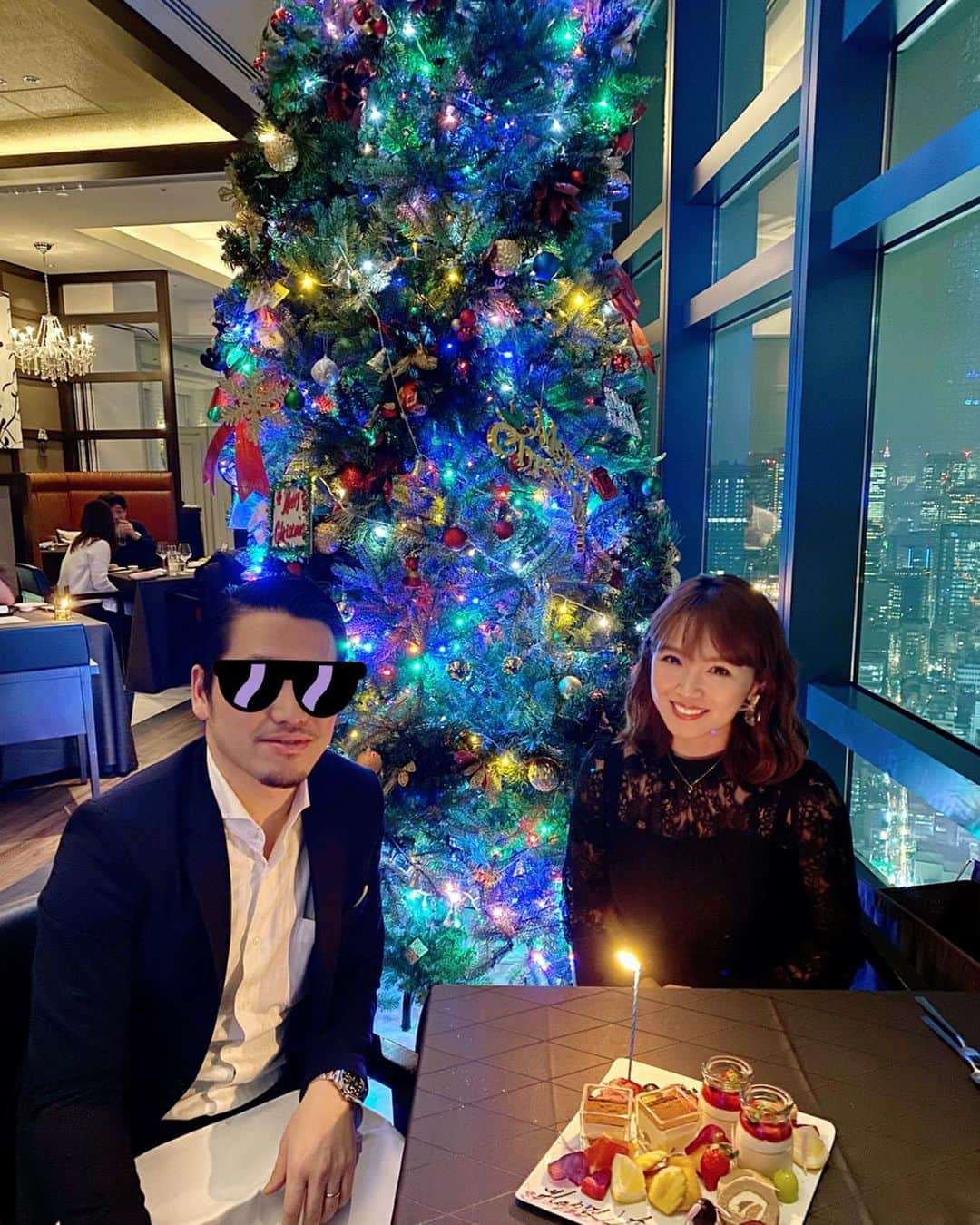 河内麻沙美さんのインスタグラム写真 - (河内麻沙美Instagram)「#anniversary 💍 ． ． 4年目の結婚記念日❤️ 毎年結婚記念日は2人だけでディナーに行くと決めてるの👫💕 ． 結婚してからずっと妊婦か授乳中かで4年目にして初めてお酒を飲めました🥂🤣 ． 喧嘩もなく仲良く過ごせてるのは、旦那の優しさのおかげかな？😂💕 ありがとね😌✨ 5年目もよろしく〜🙏 ． #結婚記念日#夫婦#アニバーサリー#仲良し夫婦#パパとママ#パパ#ママ#結婚#ディナー#イルミネーション#スイーツ#デザート#クリスマスツリー#クリスマス#デート#デートコーデ」12月18日 20時08分 - masamikouchi