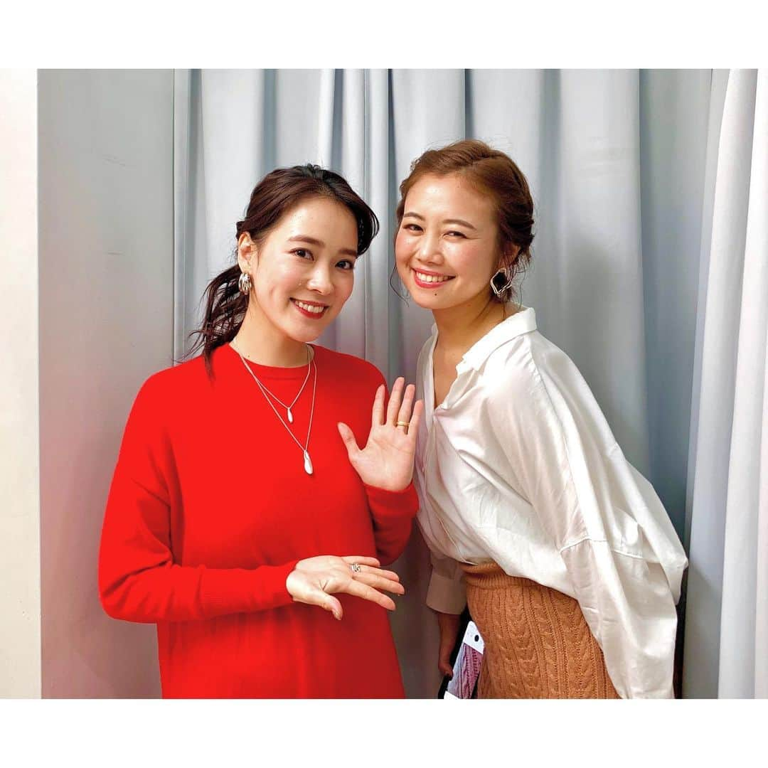 奈津子さんのインスタグラム写真 - (奈津子Instagram)「番組の撮影で元PASSPO☆の森詩織ちゃんと初めてご一緒させてもらいました🐹ポジティブオーラに満ち溢れてて素敵な方でした〜実はアイドル時代、私たちは同じライブに時間差で立った経験もあるんですよ✨同じ時代にアイドルをやっていて、卒業してから今もこうして共演できると、広大な芸能界という海を航海している者同士、とても勇気をもらえるし、勝手に親近感が湧いてしまう💕番組名とオンエア日はまたお知らせしますね。 ・ #家電 #家電好き #家電女優 #奈津子 #アイドル #森詩織 #passpo」12月18日 20時15分 - natsuko_kaden