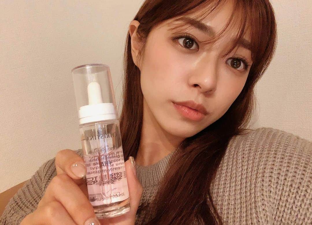 わちみなみのインスタグラム：「3本目の﻿ #テラスキン💕﻿ ﻿ @zarahabeauty  でフェイシャルしてもらったときに﻿ おすすめされて買ってみたら﻿ 本当にもちもちになれたので🥺﻿ ﻿ 購入できるとこらが限られてるみたいなので﻿ いつもザラハに行ったときに買っています🎄﻿ ﻿ #フェイシャル #わちコスメ #クリスティーナ」