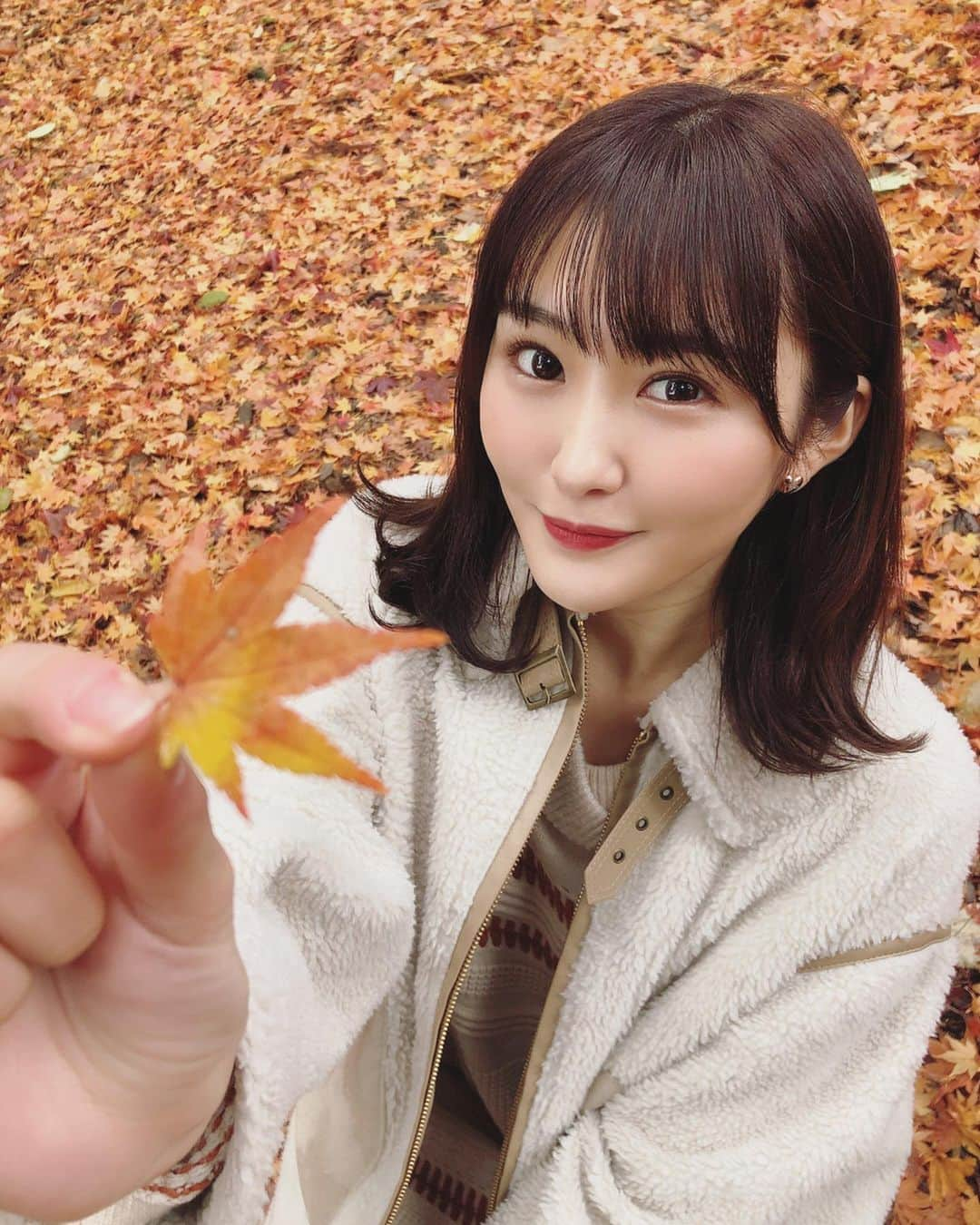 川上礼奈さんのインスタグラム写真 - (川上礼奈Instagram)「. 紅葉いっぱい🍁🍁🍁 めっちゃキレイだったぁ〜！ こうようをみにいこーよー🥳笑 あ！最近髪の毛暗くしてもらったよ〜☺️✨」12月18日 20時32分 - kawakami_rena