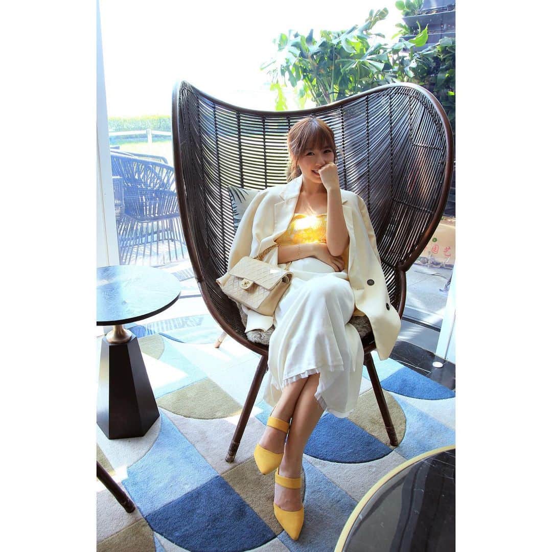 Miss Hunnyのインスタグラム：「近排好多人問候我， 問我近排做乜咁「姣思躉督」， 你可唔可以幫我答佢， 我發現我開始唔係好了解自己(´･_･`) . . Makeup & hair do | @angelashummakeup  Hair make | Rick (9637 1903) Photo by | @szetosifu」