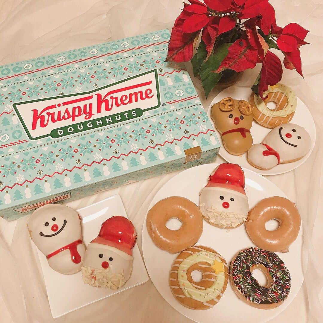 湯本亜美さんのインスタグラム写真 - (湯本亜美Instagram)「ㅤㅤㅤ 来週はクリスマス🎅🏻 @krispykremejapan さんのドーナツも 可愛いクリスマス仕様でした🎄❤︎ #krispykremedoughnuts  #クリスマス#クリスピークリームドーナツ #ホリデードーナツ」12月18日 20時39分 - amiyumoto_official