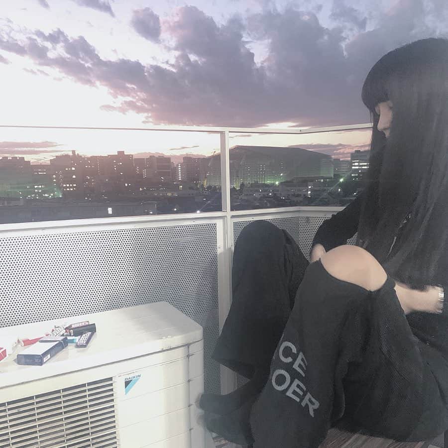 帆乃花さんのインスタグラム写真 - (帆乃花Instagram)「空がめちゃくちゃ綺麗で撮ってたのに﻿ メモリー入ってなくてなにも撮れてなかった﻿(⌒-⌒) ﻿ この前ストーリーにあげたパンツはここの！ @jetragweb @jetrag_code  膝寒い！かわいい！  #jetrag#jetrag_ootd#jetragweb#ジェットラグ#ワイトパンツ」12月18日 20時50分 - p_r_r__