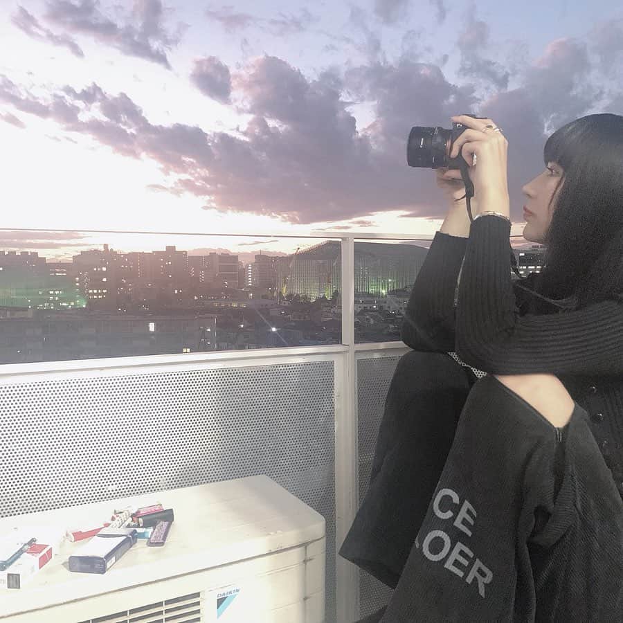 帆乃花さんのインスタグラム写真 - (帆乃花Instagram)「空がめちゃくちゃ綺麗で撮ってたのに﻿ メモリー入ってなくてなにも撮れてなかった﻿(⌒-⌒) ﻿ この前ストーリーにあげたパンツはここの！ @jetragweb @jetrag_code  膝寒い！かわいい！  #jetrag#jetrag_ootd#jetragweb#ジェットラグ#ワイトパンツ」12月18日 20時50分 - p_r_r__