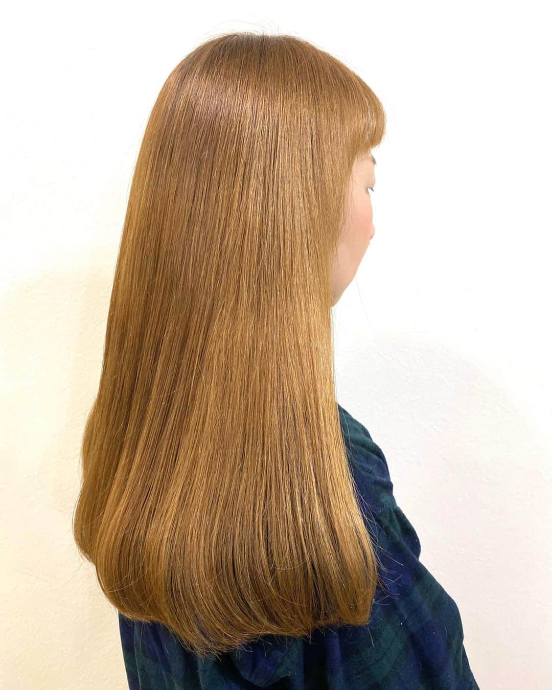 salon PRATiNO(サロンプラチノ)のインスタグラム：「. 💞サラサラヘアー💞. . とっても長かった髪の毛を10cmほどカットして アレンジしやすくまとまりある仕上がりに💫💫 カラーだけで透明感ある明るいミルキーベージュに変身 . . 【CLAVIS PRATINO】 ◇月曜日～土曜日 11:00～20:00 ◇日曜日 11:00～18:00 ※定休日なし ※時間外はお問い合わせください。 愛知県名古屋市中区錦3-4-19石垣ビル７Ｆ ☎︎052-962-7017 . #hairstyle #hair #cornrow #braids #clavispratino #spiralperm #pratino #hairsalon #nagoya #haircolor #love #派手髪 #外国人風カラー #バレイヤージュ #グラデーション #コーンロウ #ブレイズ #スパイラルパーマ #特殊ヘア #ブラックヘア #美容室 #ヘアサロン #ヘアスタイル #ヘアカラー #クラビスプラチノ #名古屋 #栄 #錦」
